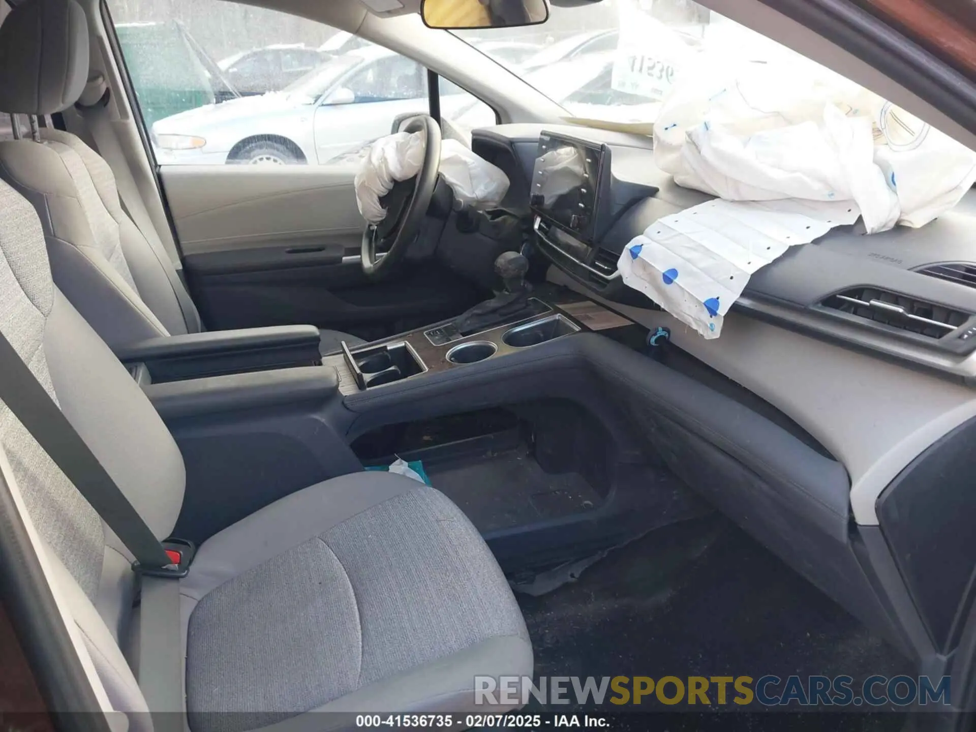 5 Photograph of a damaged car 5TDKSKFCXPS079264 TOYOTA SIENNA 2023