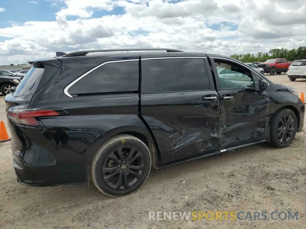 3 Photograph of a damaged car 5TDXRKEC4PS157492 TOYOTA SIENNA 2023