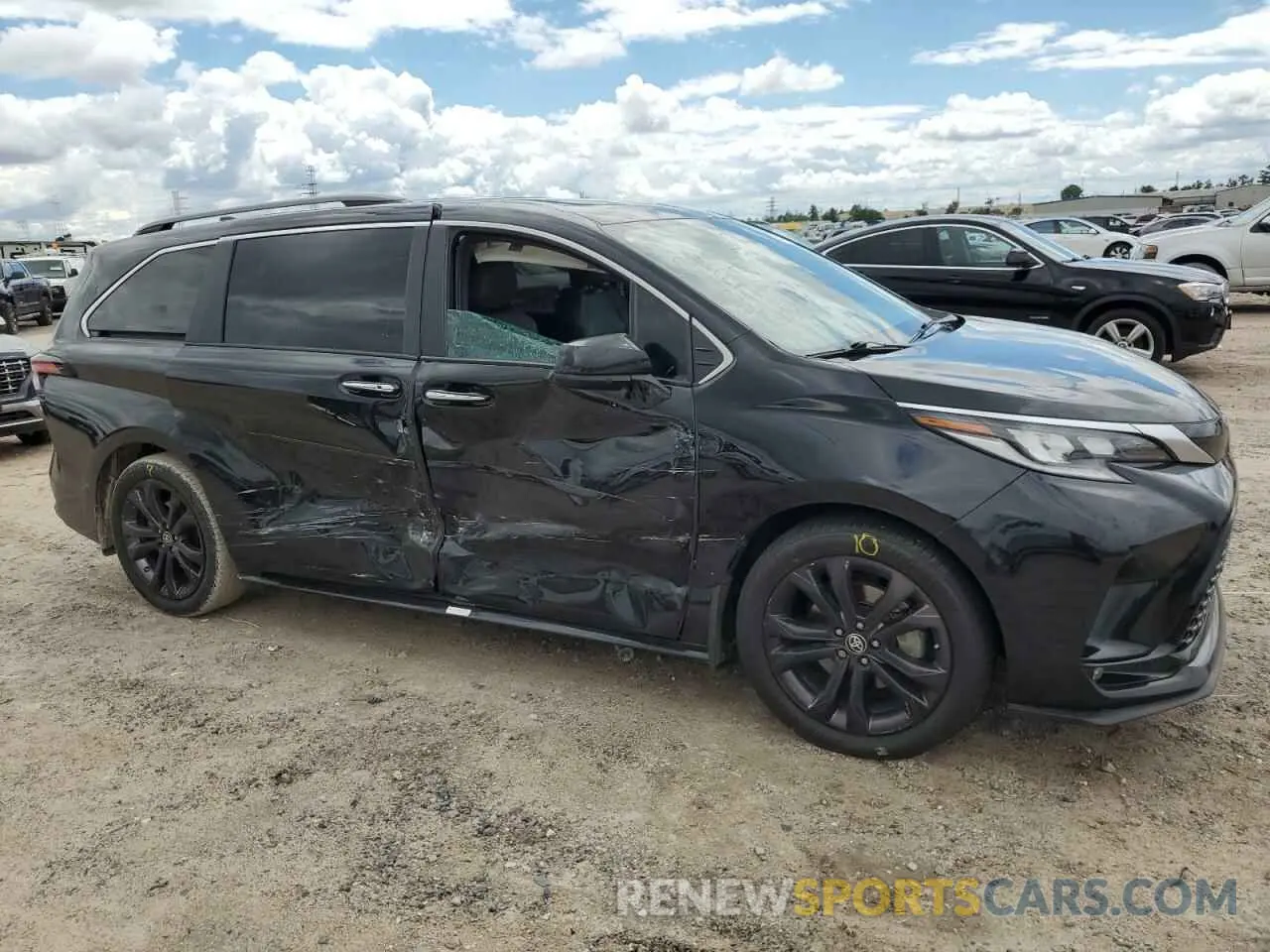 4 Photograph of a damaged car 5TDXRKEC4PS157492 TOYOTA SIENNA 2023