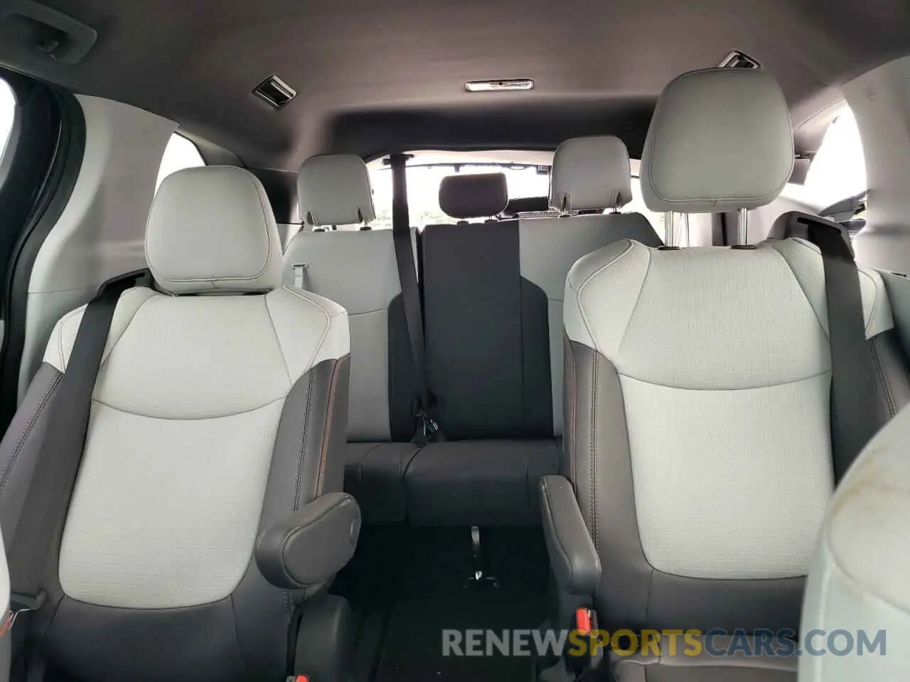 10 Photograph of a damaged car 5TDXRKEC4PS170467 TOYOTA SIENNA 2023