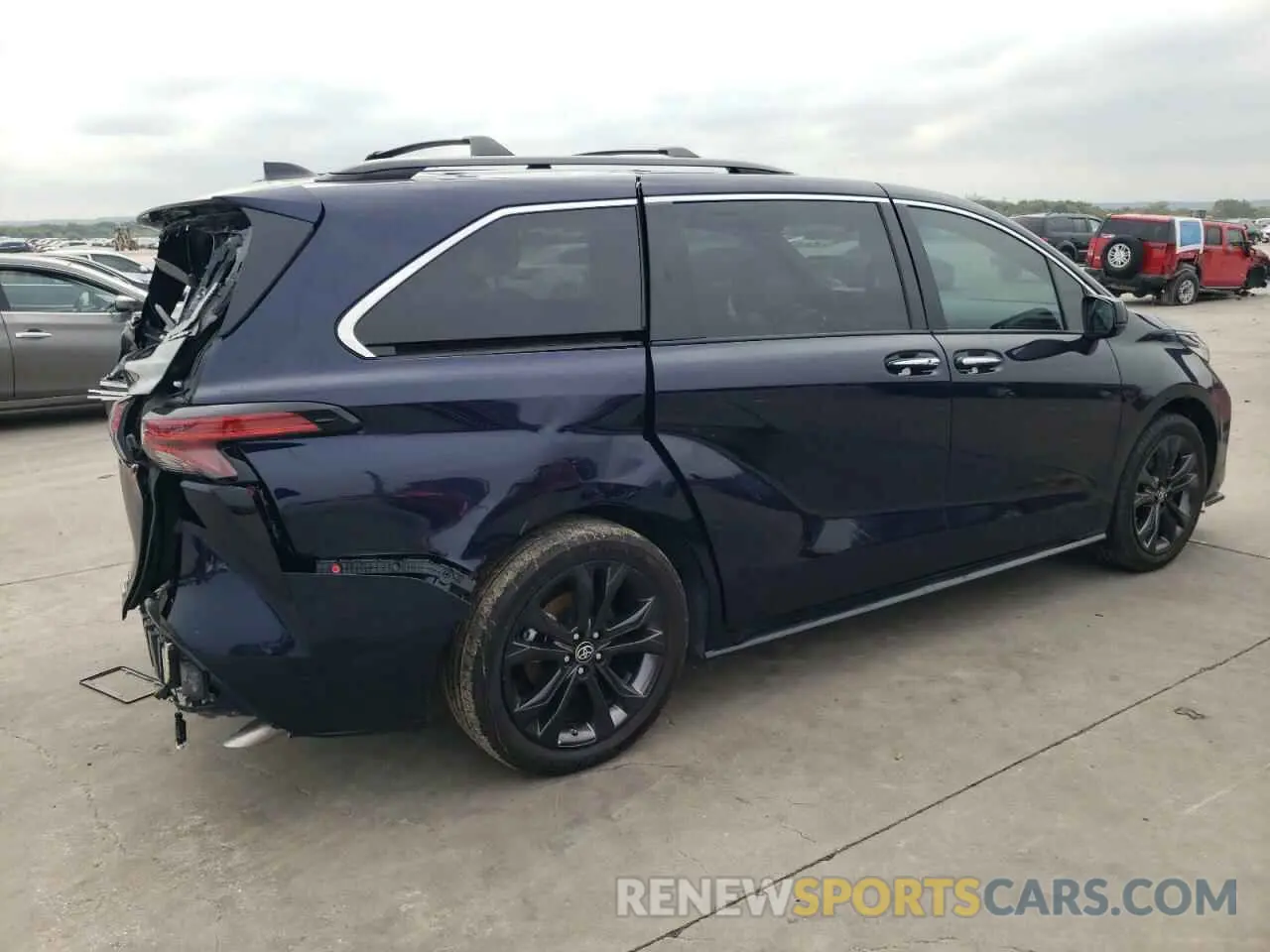 3 Photograph of a damaged car 5TDXRKEC4PS170467 TOYOTA SIENNA 2023
