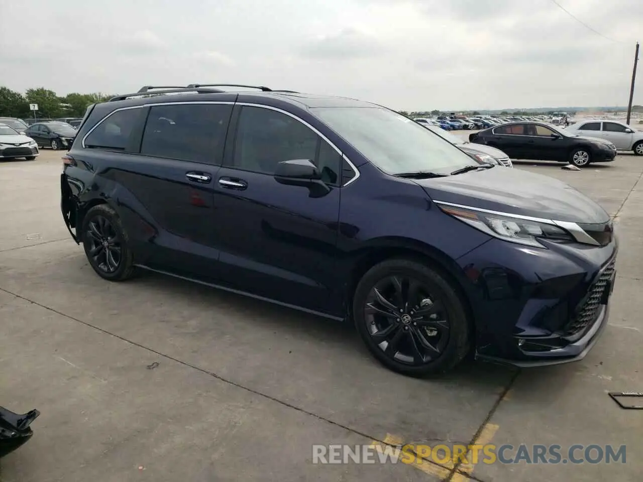 4 Photograph of a damaged car 5TDXRKEC4PS170467 TOYOTA SIENNA 2023