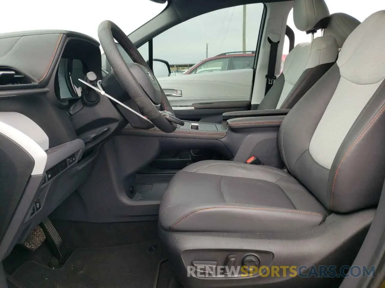 7 Photograph of a damaged car 5TDXRKEC4PS170467 TOYOTA SIENNA 2023