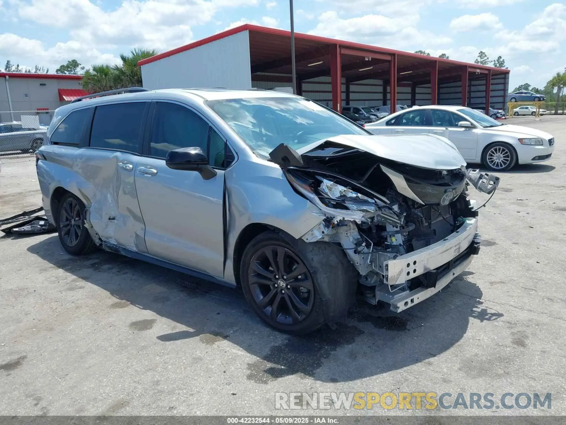 1 Photograph of a damaged car 5TDXRKEC8PS154367 TOYOTA SIENNA 2023