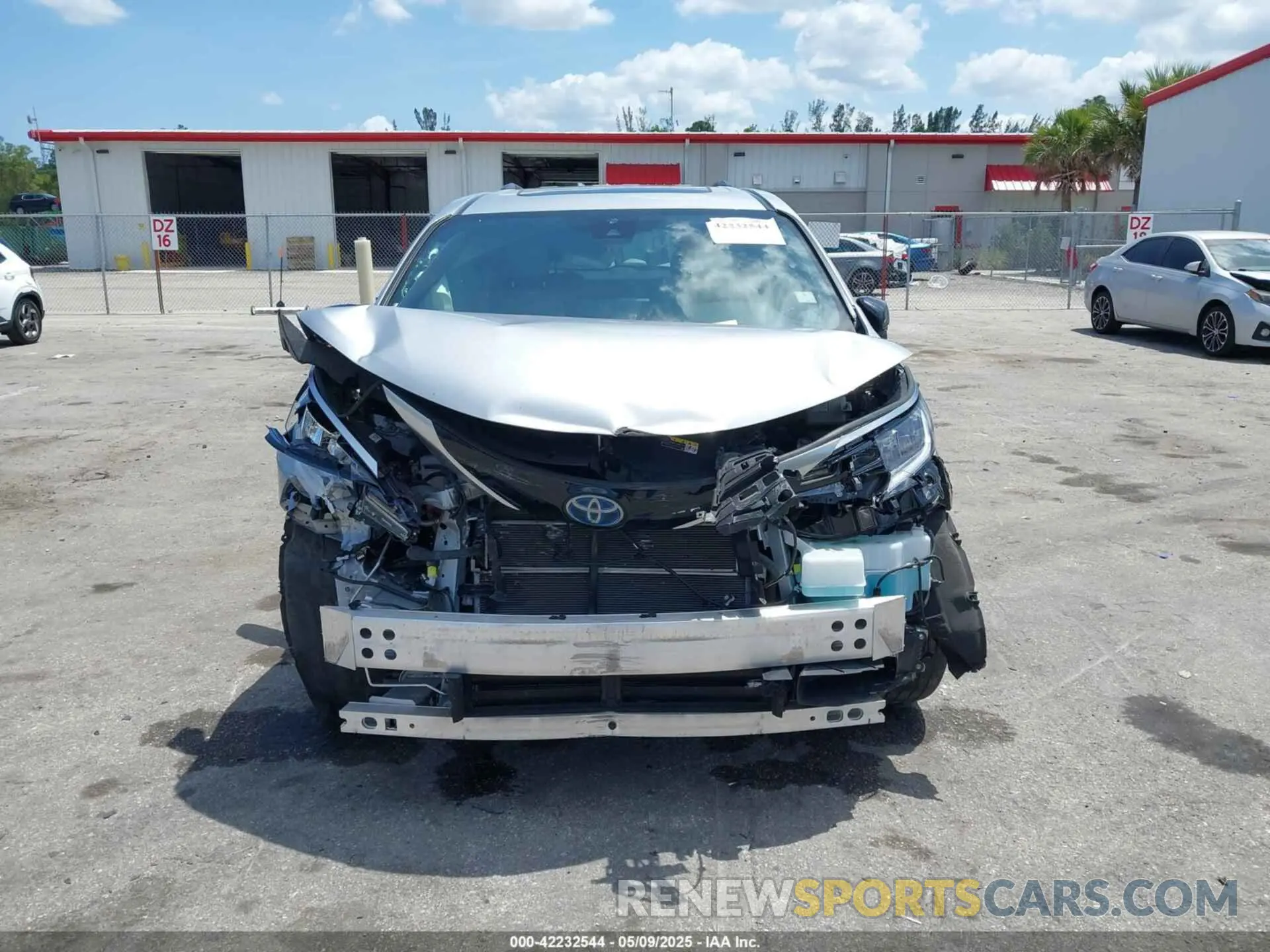 12 Photograph of a damaged car 5TDXRKEC8PS154367 TOYOTA SIENNA 2023