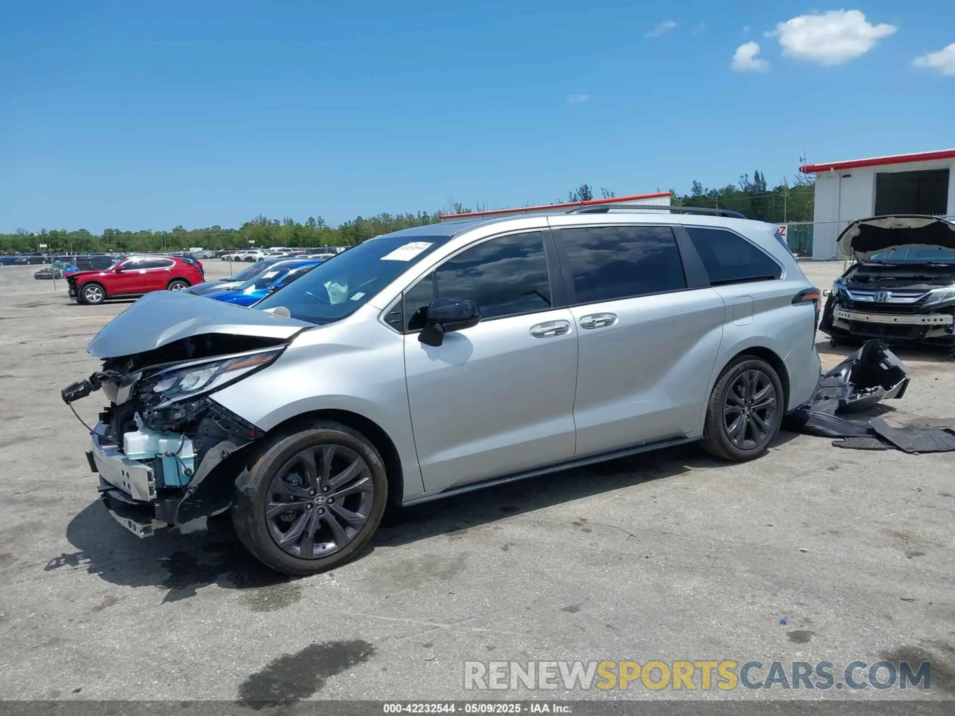 2 Photograph of a damaged car 5TDXRKEC8PS154367 TOYOTA SIENNA 2023