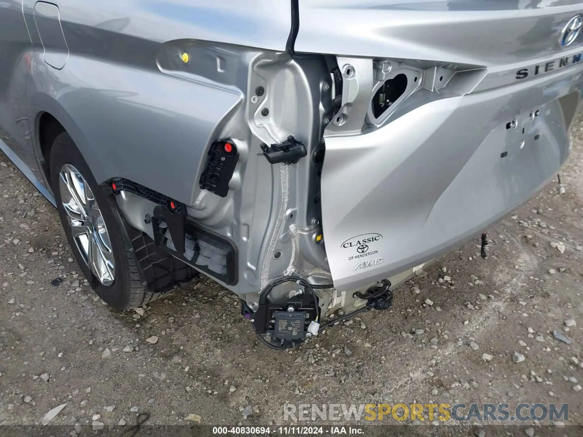 18 Photograph of a damaged car 5TDXSKFC1PS100637 TOYOTA SIENNA 2023