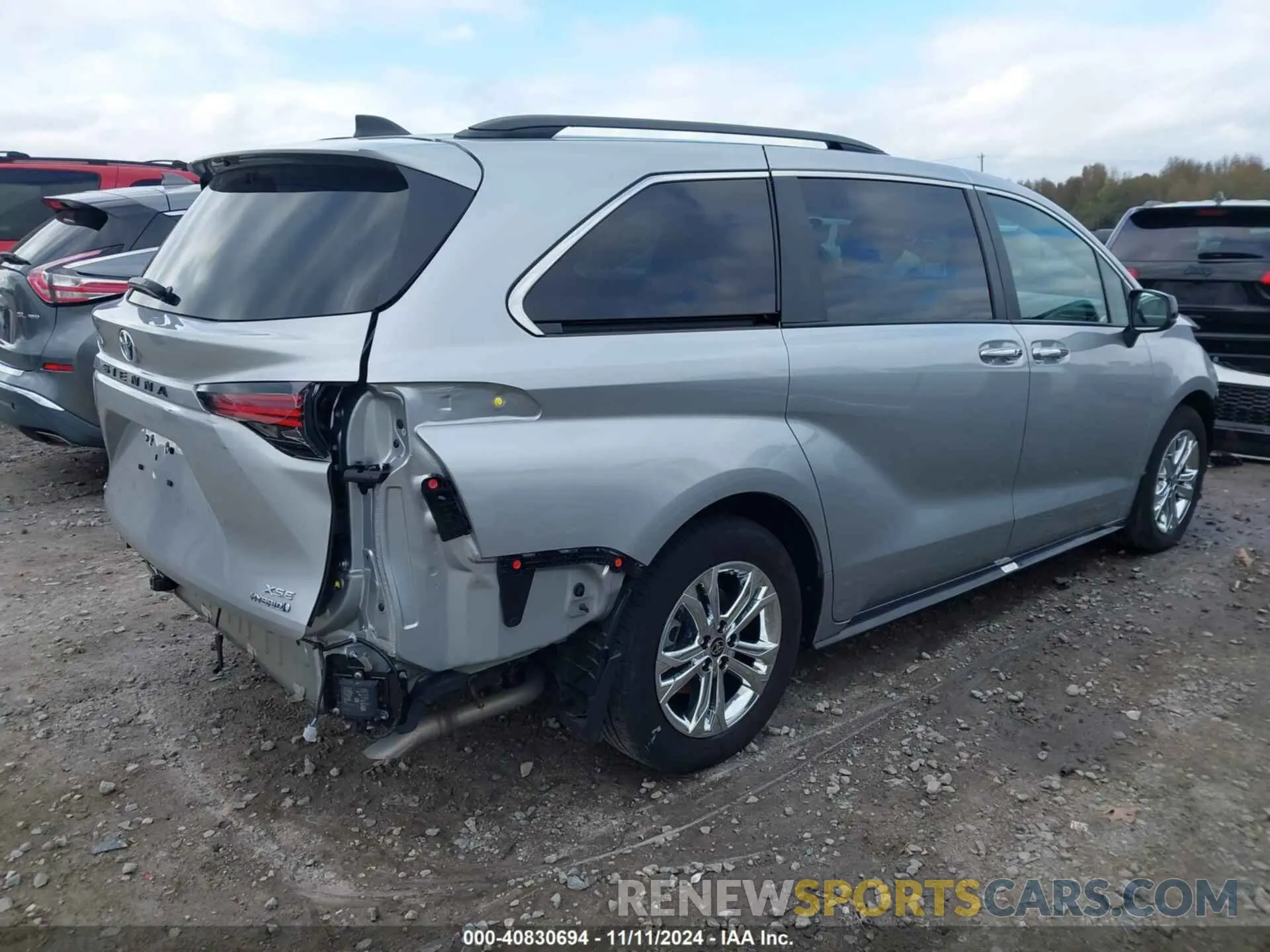 4 Photograph of a damaged car 5TDXSKFC1PS100637 TOYOTA SIENNA 2023