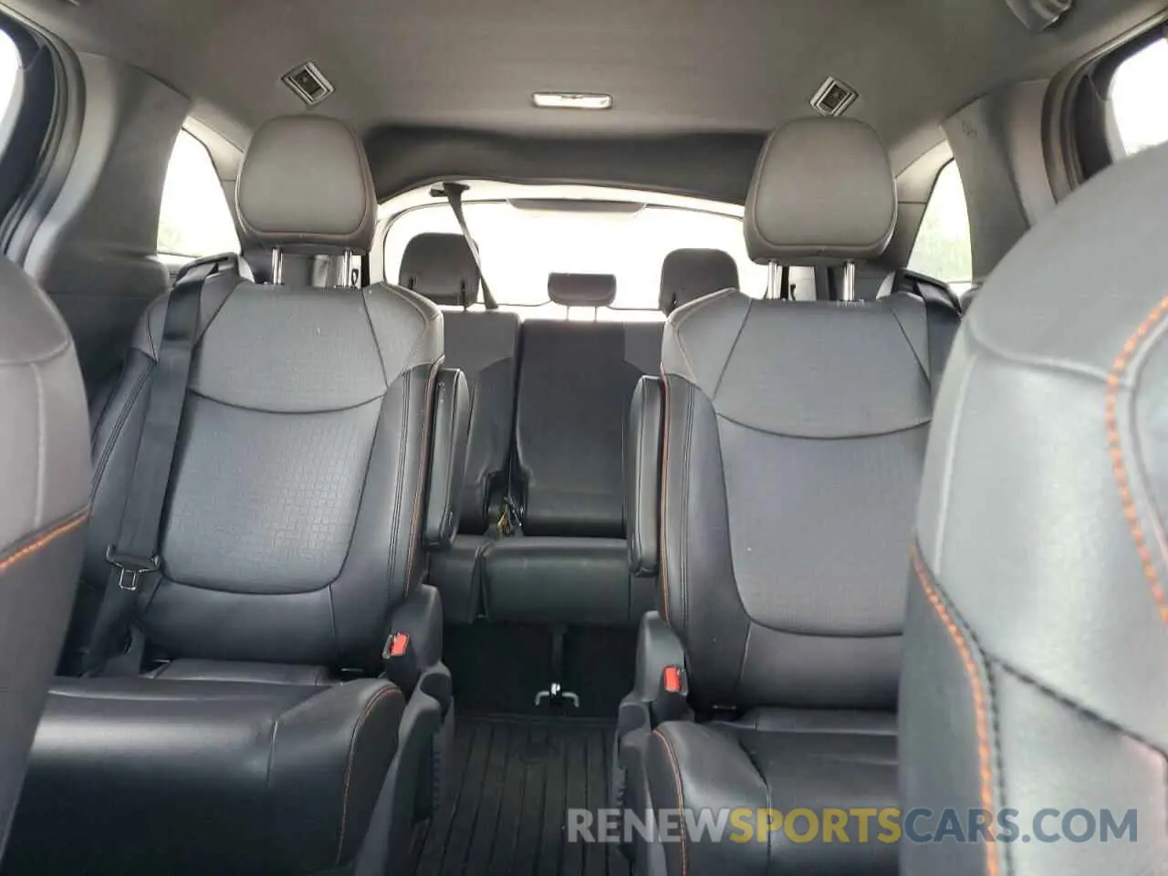 10 Photograph of a damaged car 5TDXSKFC4PS083185 TOYOTA SIENNA 2023