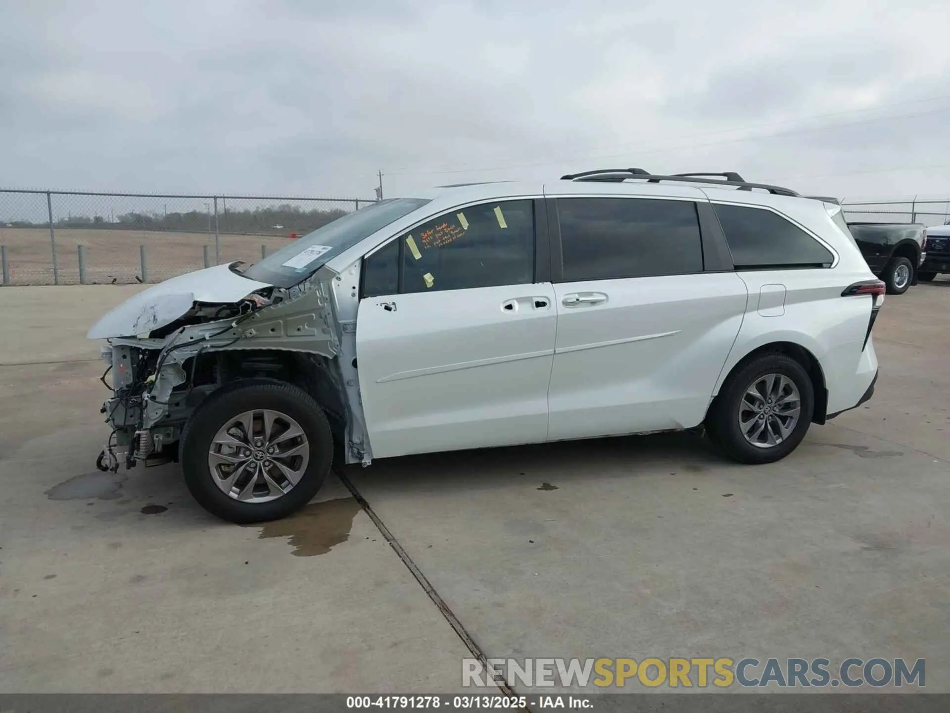 14 Photograph of a damaged car 5TDYRKEC4PS141247 TOYOTA SIENNA 2023
