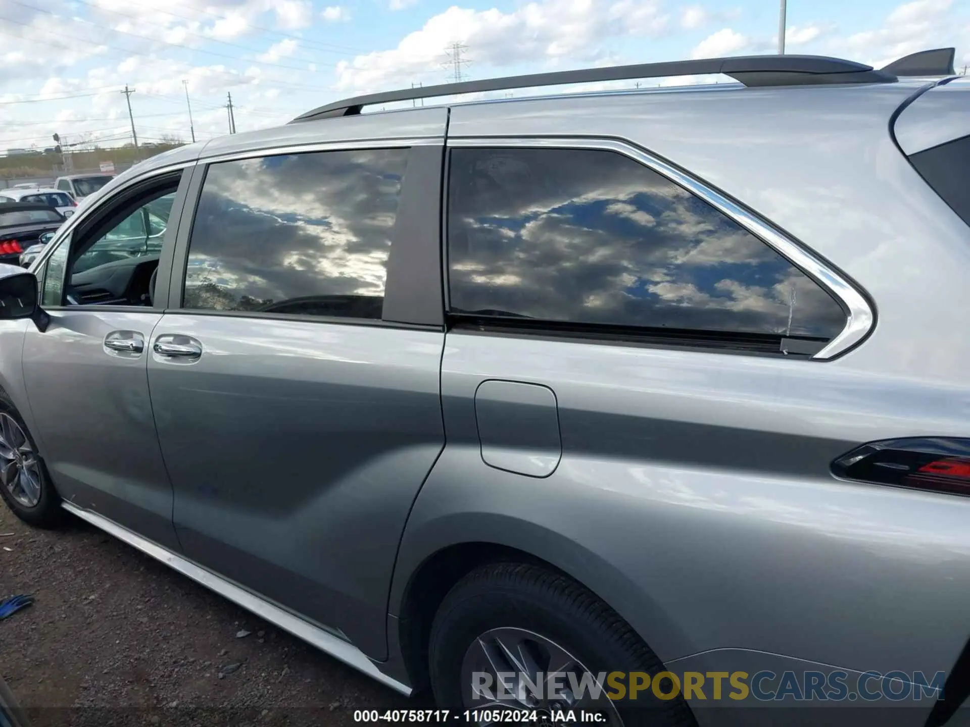 14 Photograph of a damaged car 5TDYRKEC4PS154578 TOYOTA SIENNA 2023
