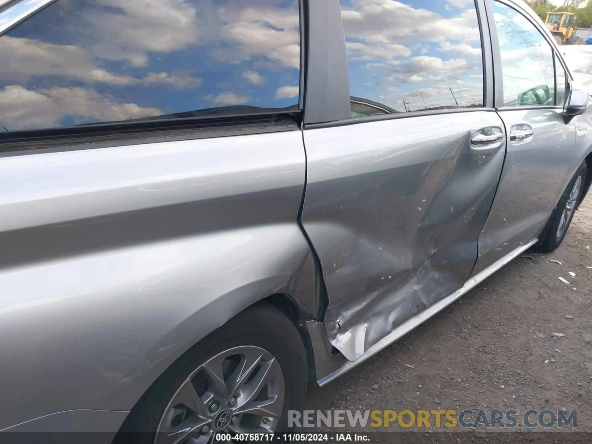 6 Photograph of a damaged car 5TDYRKEC4PS154578 TOYOTA SIENNA 2023