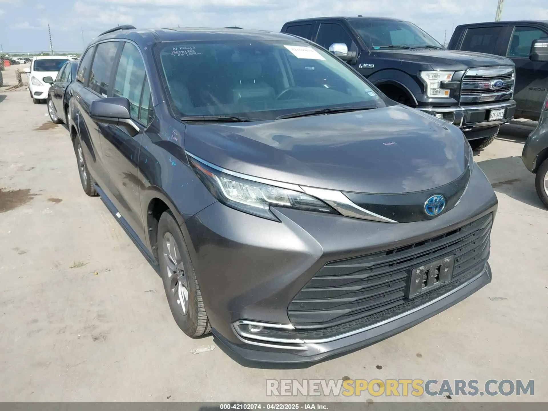 1 Photograph of a damaged car 5TDYRKEC4PS163555 TOYOTA SIENNA 2023