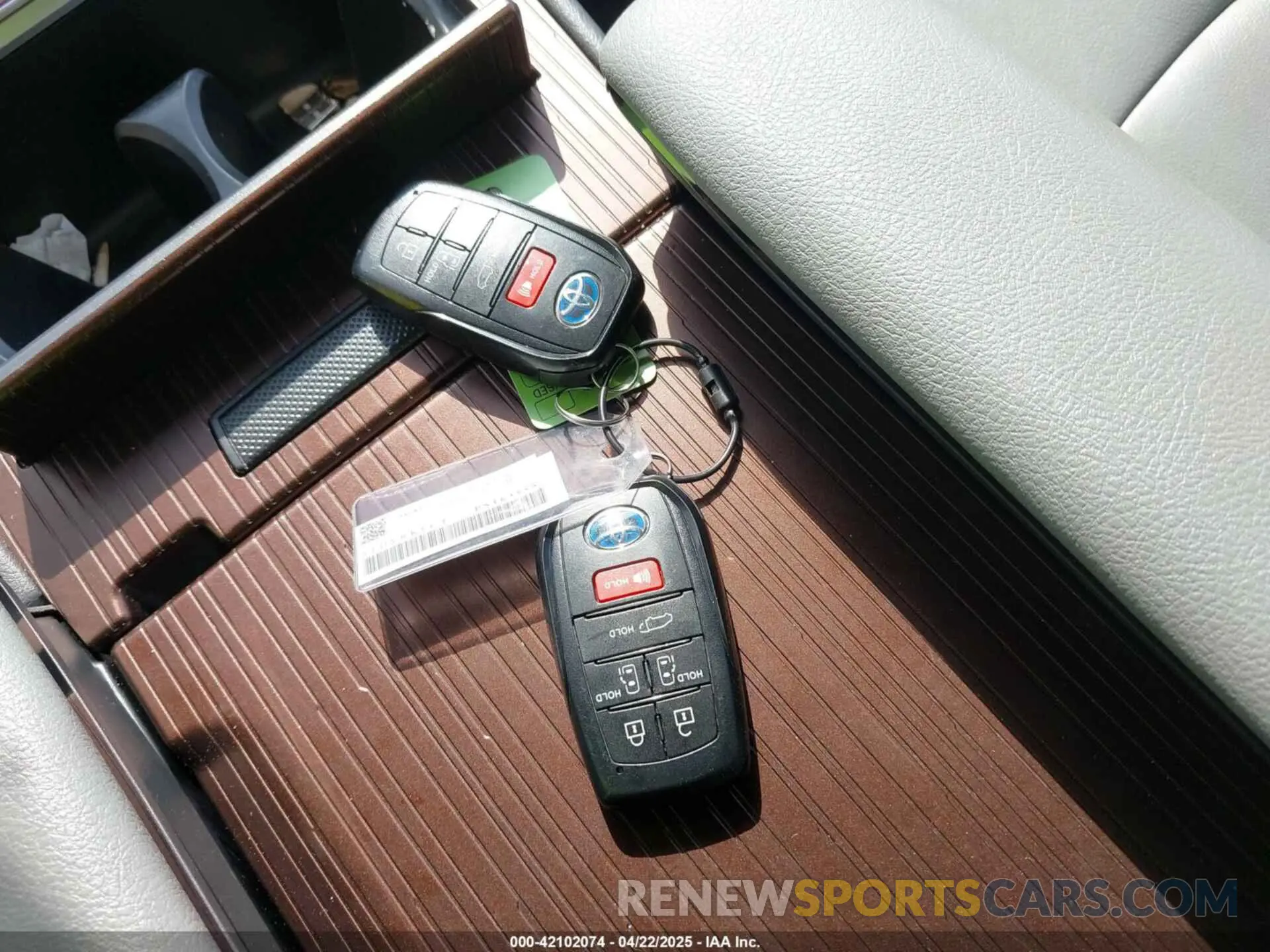 11 Photograph of a damaged car 5TDYRKEC4PS163555 TOYOTA SIENNA 2023
