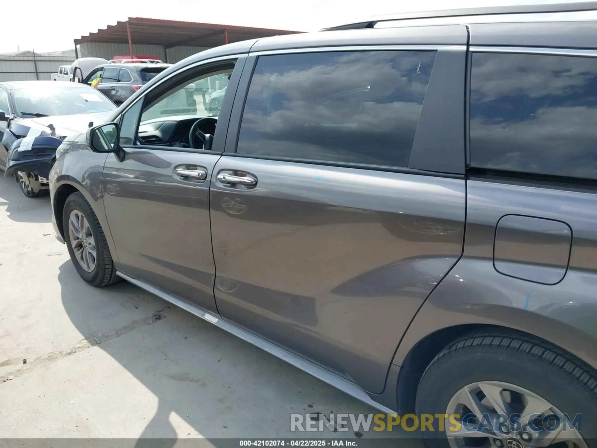 14 Photograph of a damaged car 5TDYRKEC4PS163555 TOYOTA SIENNA 2023