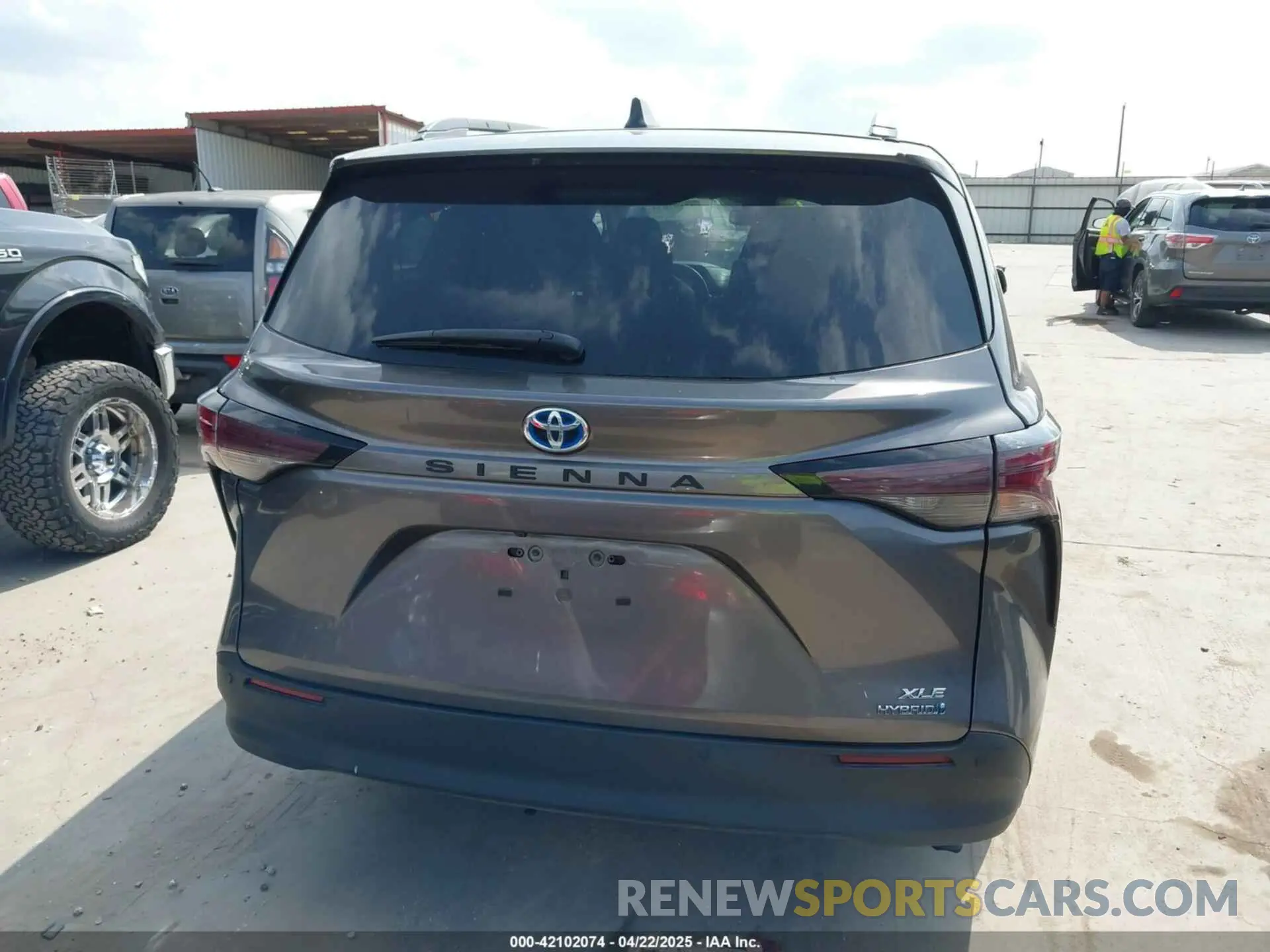 16 Photograph of a damaged car 5TDYRKEC4PS163555 TOYOTA SIENNA 2023