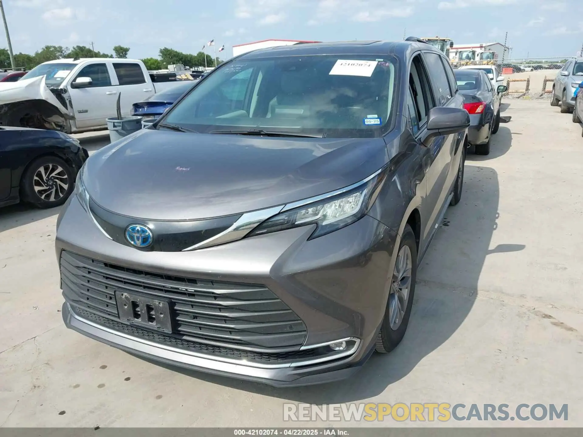 2 Photograph of a damaged car 5TDYRKEC4PS163555 TOYOTA SIENNA 2023