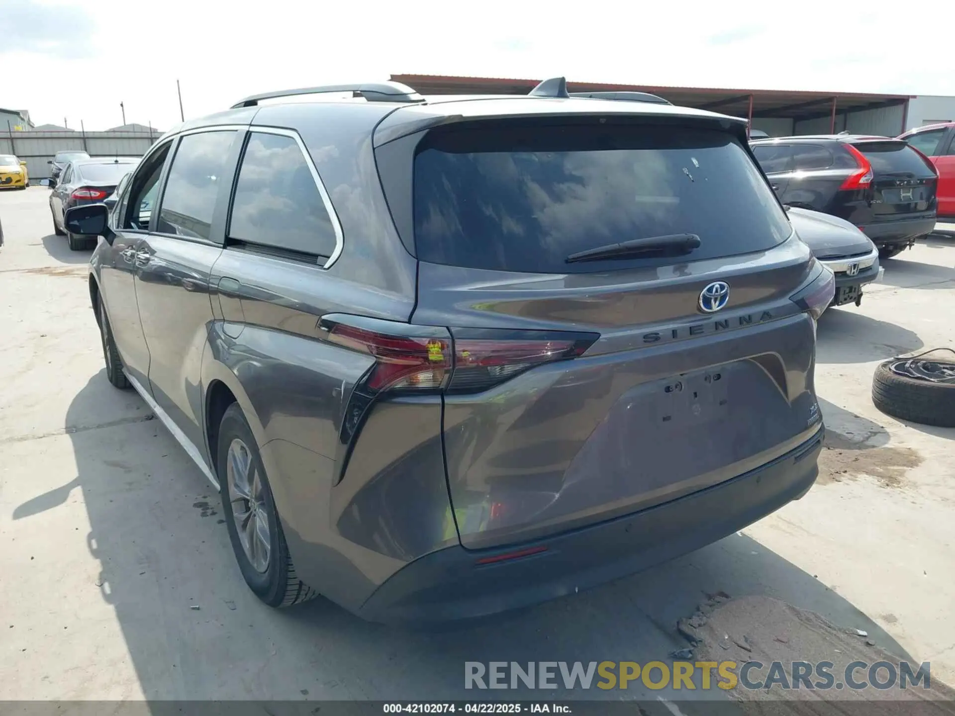 3 Photograph of a damaged car 5TDYRKEC4PS163555 TOYOTA SIENNA 2023