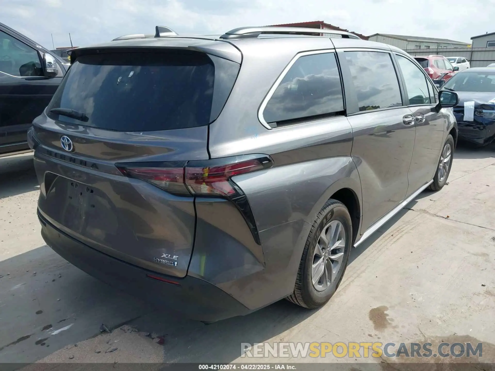 4 Photograph of a damaged car 5TDYRKEC4PS163555 TOYOTA SIENNA 2023