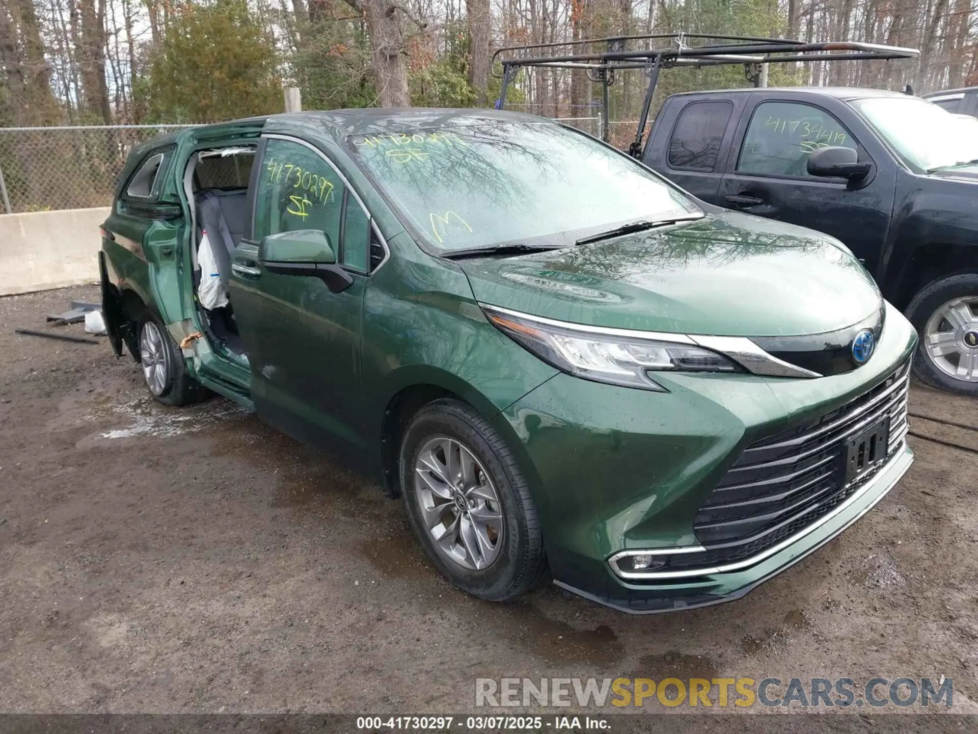 1 Photograph of a damaged car 5TDYRKEC5PS139166 TOYOTA SIENNA 2023