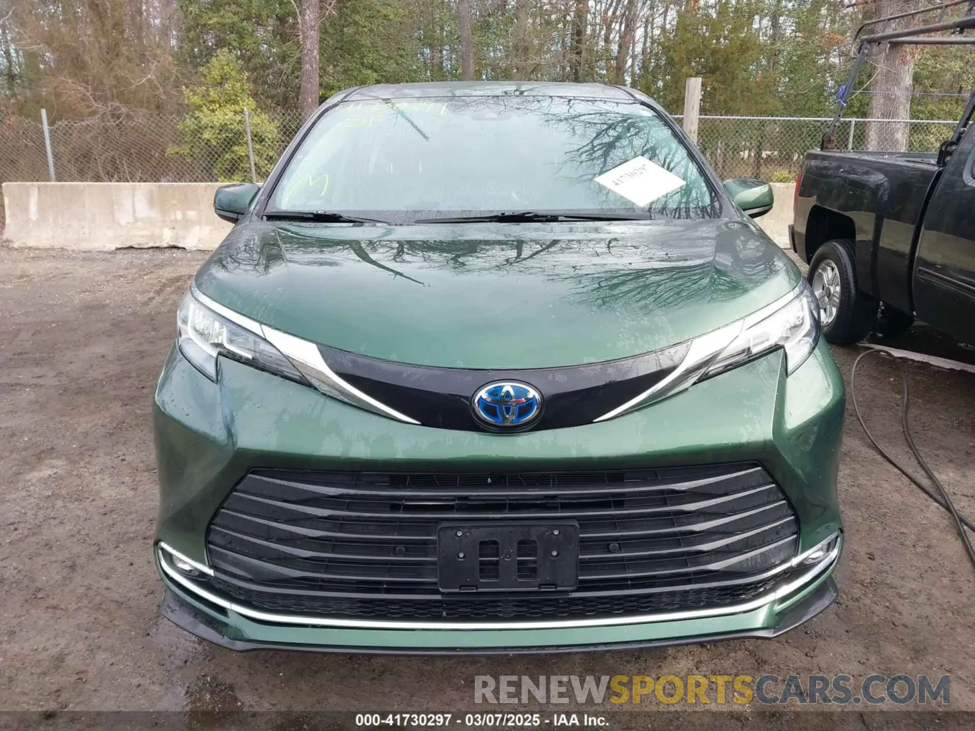 13 Photograph of a damaged car 5TDYRKEC5PS139166 TOYOTA SIENNA 2023