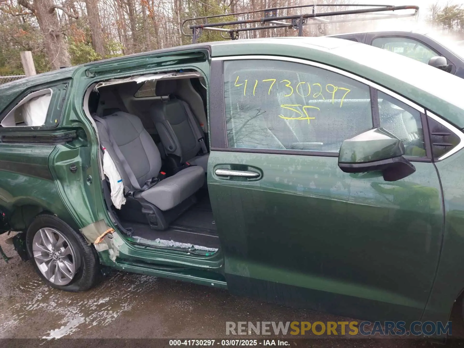 14 Photograph of a damaged car 5TDYRKEC5PS139166 TOYOTA SIENNA 2023