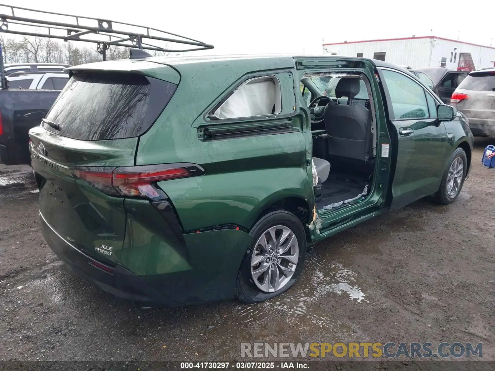 4 Photograph of a damaged car 5TDYRKEC5PS139166 TOYOTA SIENNA 2023