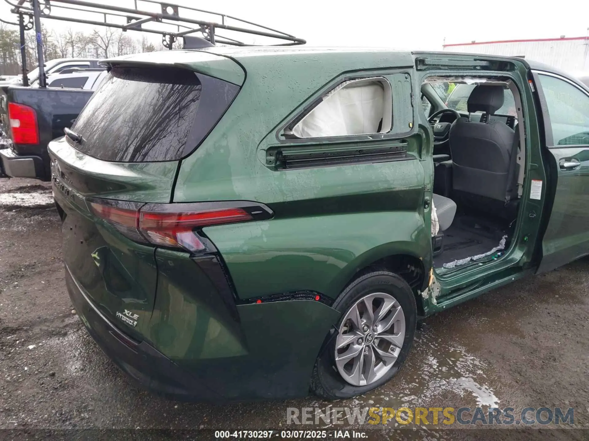6 Photograph of a damaged car 5TDYRKEC5PS139166 TOYOTA SIENNA 2023