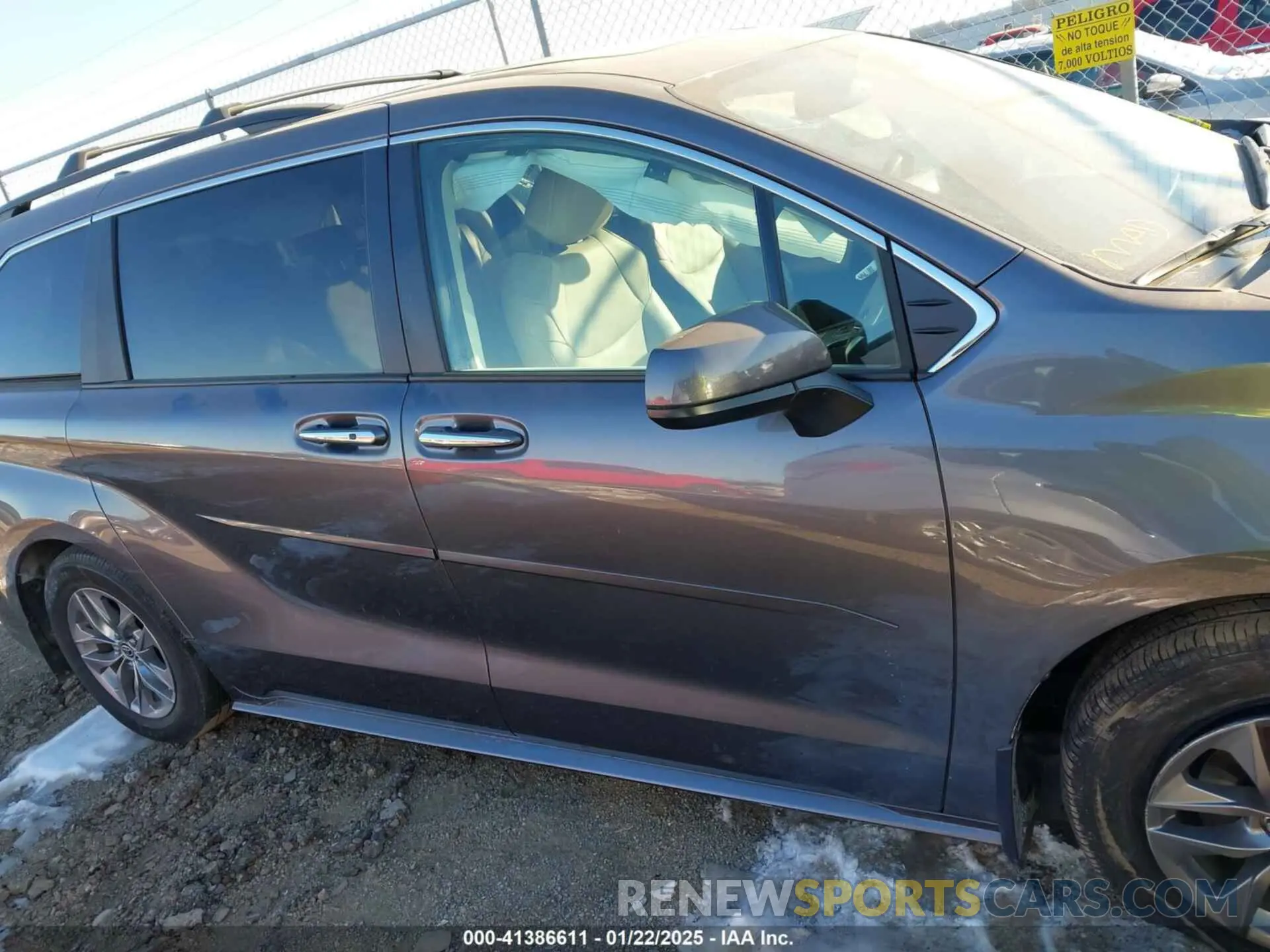13 Photograph of a damaged car 5TDYRKEC5PS141158 TOYOTA SIENNA 2023