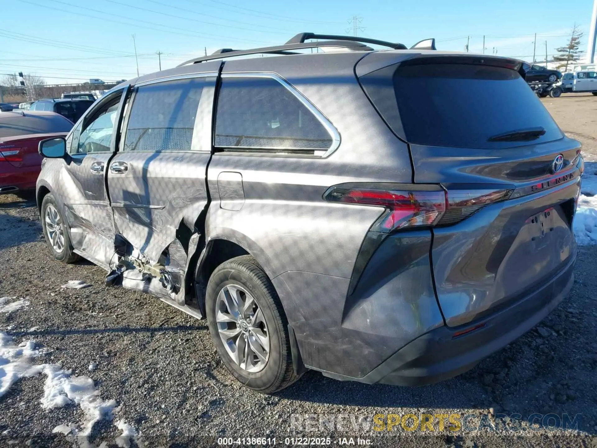 3 Photograph of a damaged car 5TDYRKEC5PS141158 TOYOTA SIENNA 2023