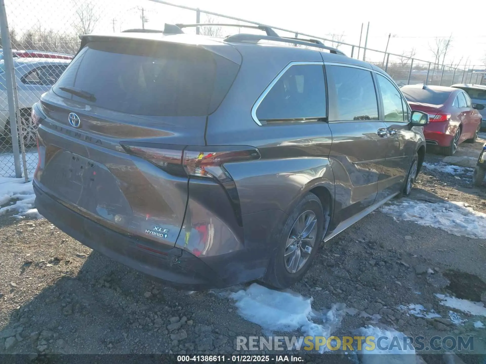 4 Photograph of a damaged car 5TDYRKEC5PS141158 TOYOTA SIENNA 2023