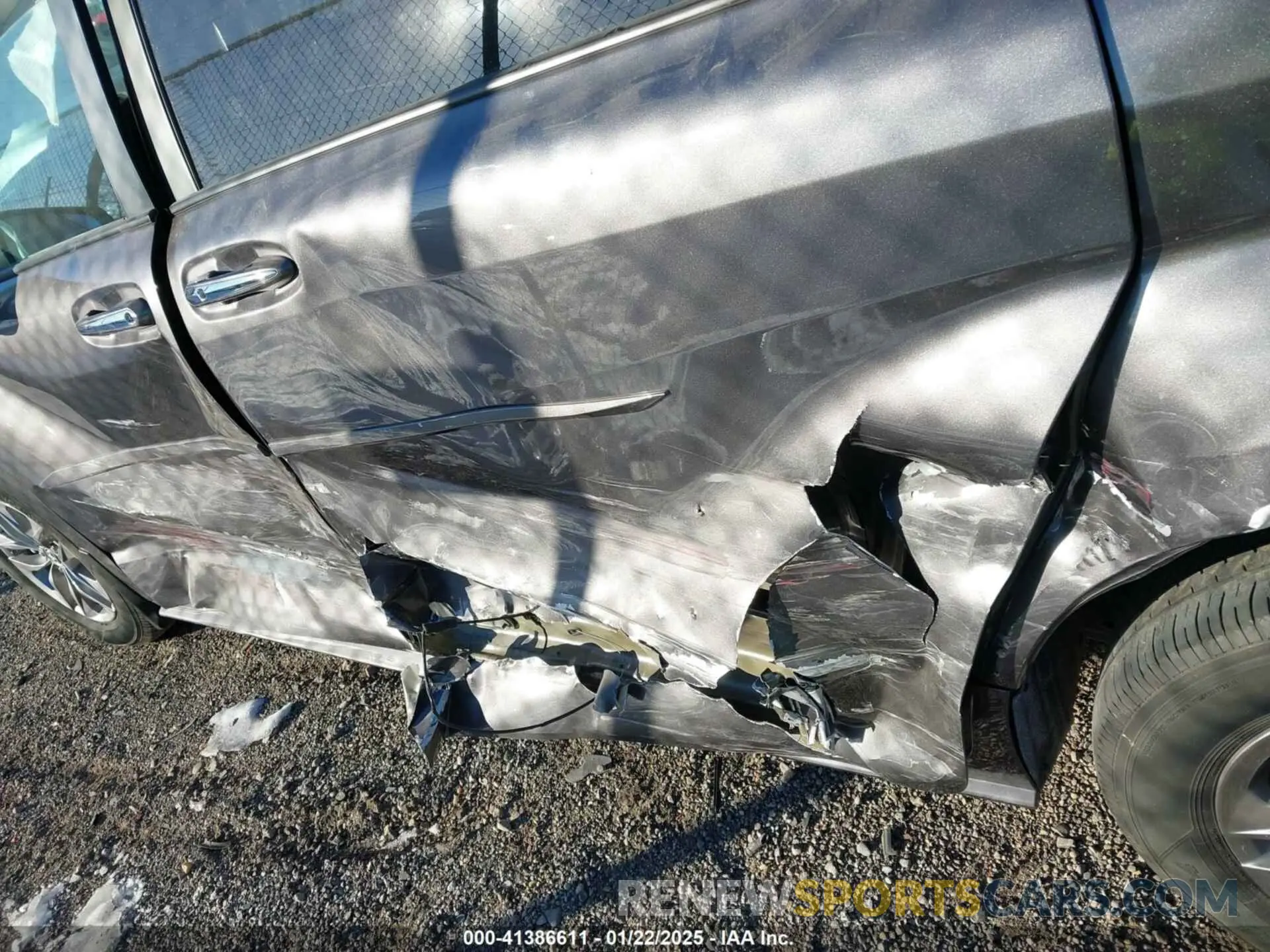 6 Photograph of a damaged car 5TDYRKEC5PS141158 TOYOTA SIENNA 2023
