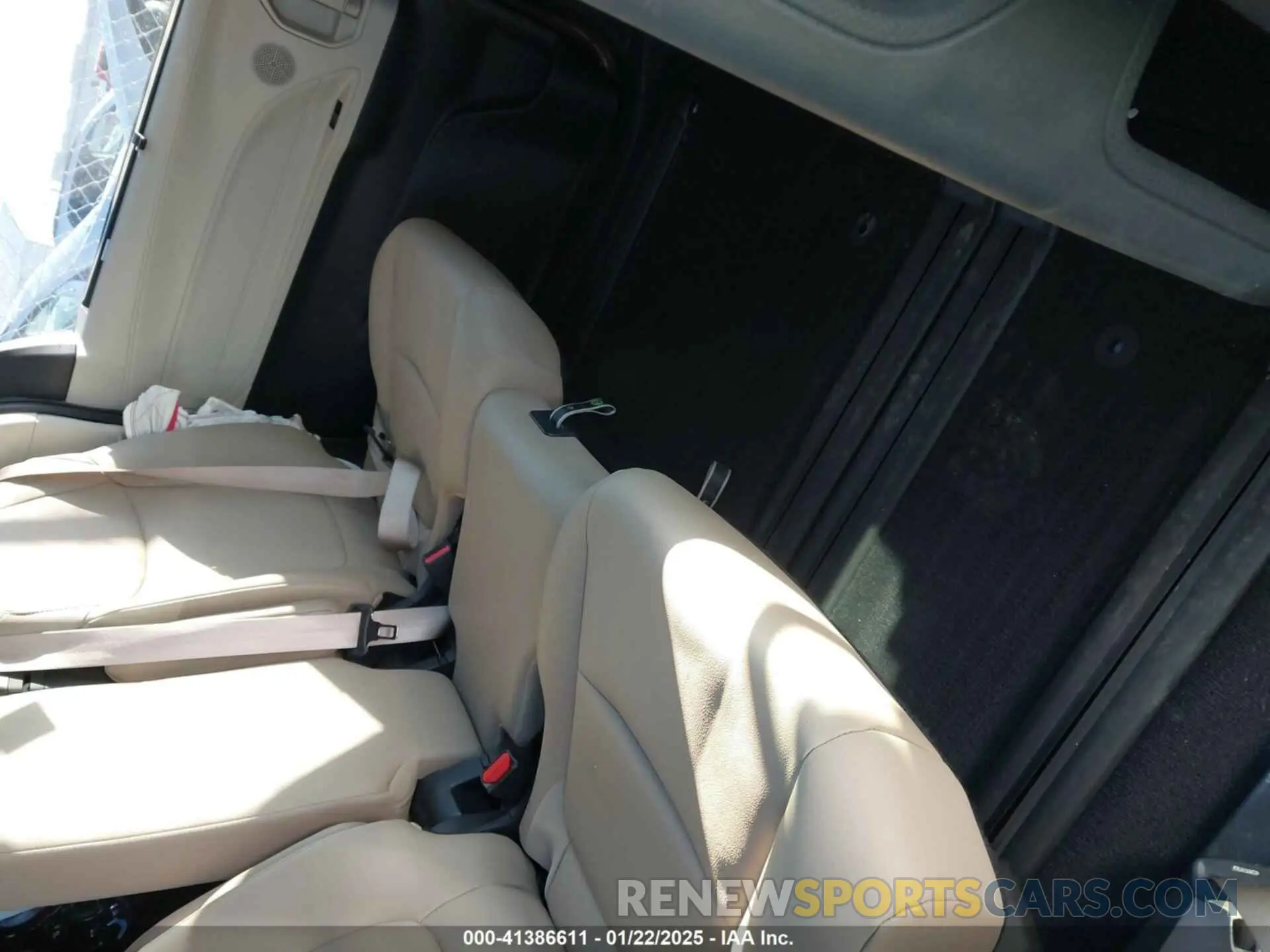 8 Photograph of a damaged car 5TDYRKEC5PS141158 TOYOTA SIENNA 2023
