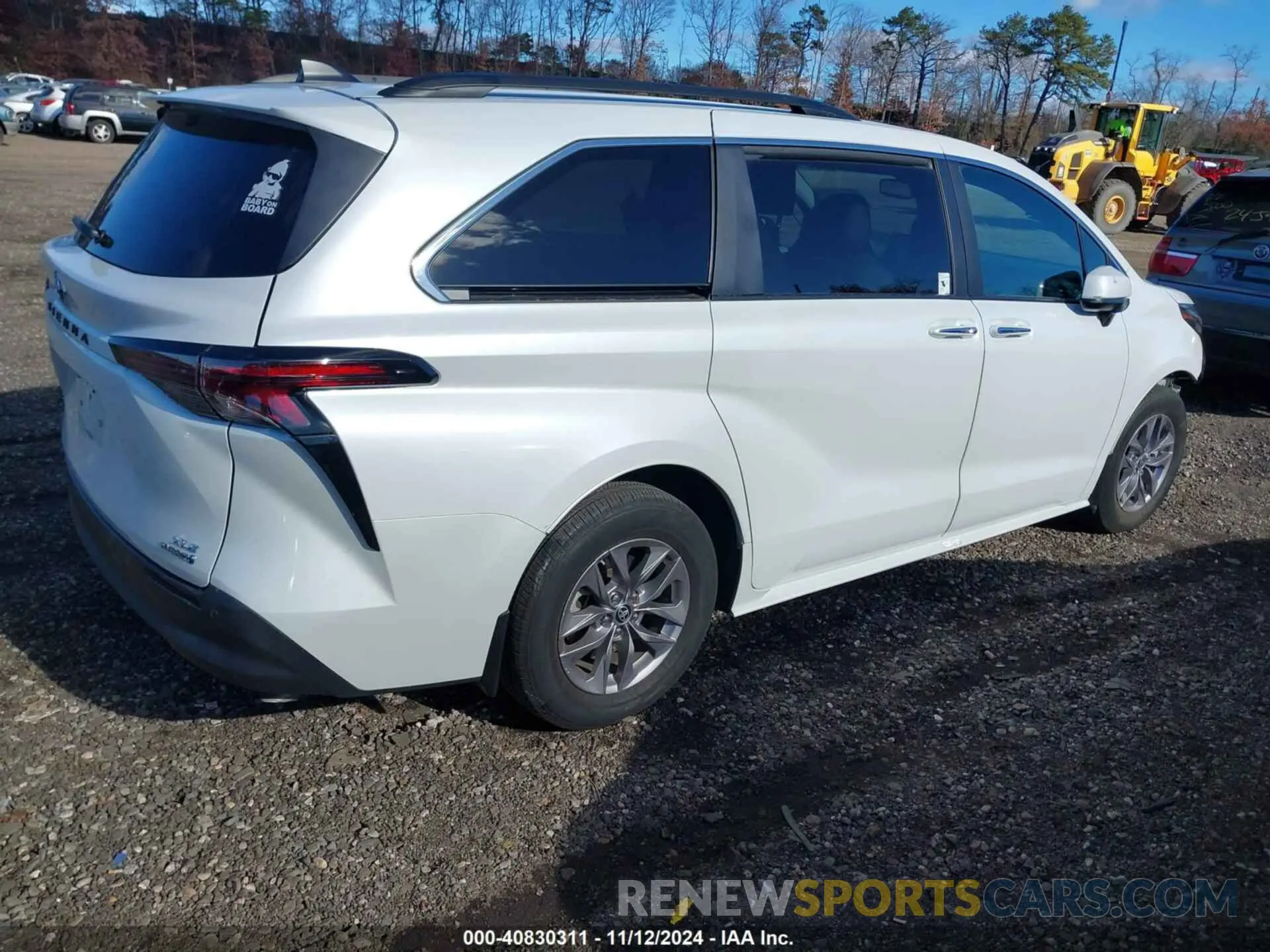 4 Photograph of a damaged car 5TDYRKEC5PS141967 TOYOTA SIENNA 2023
