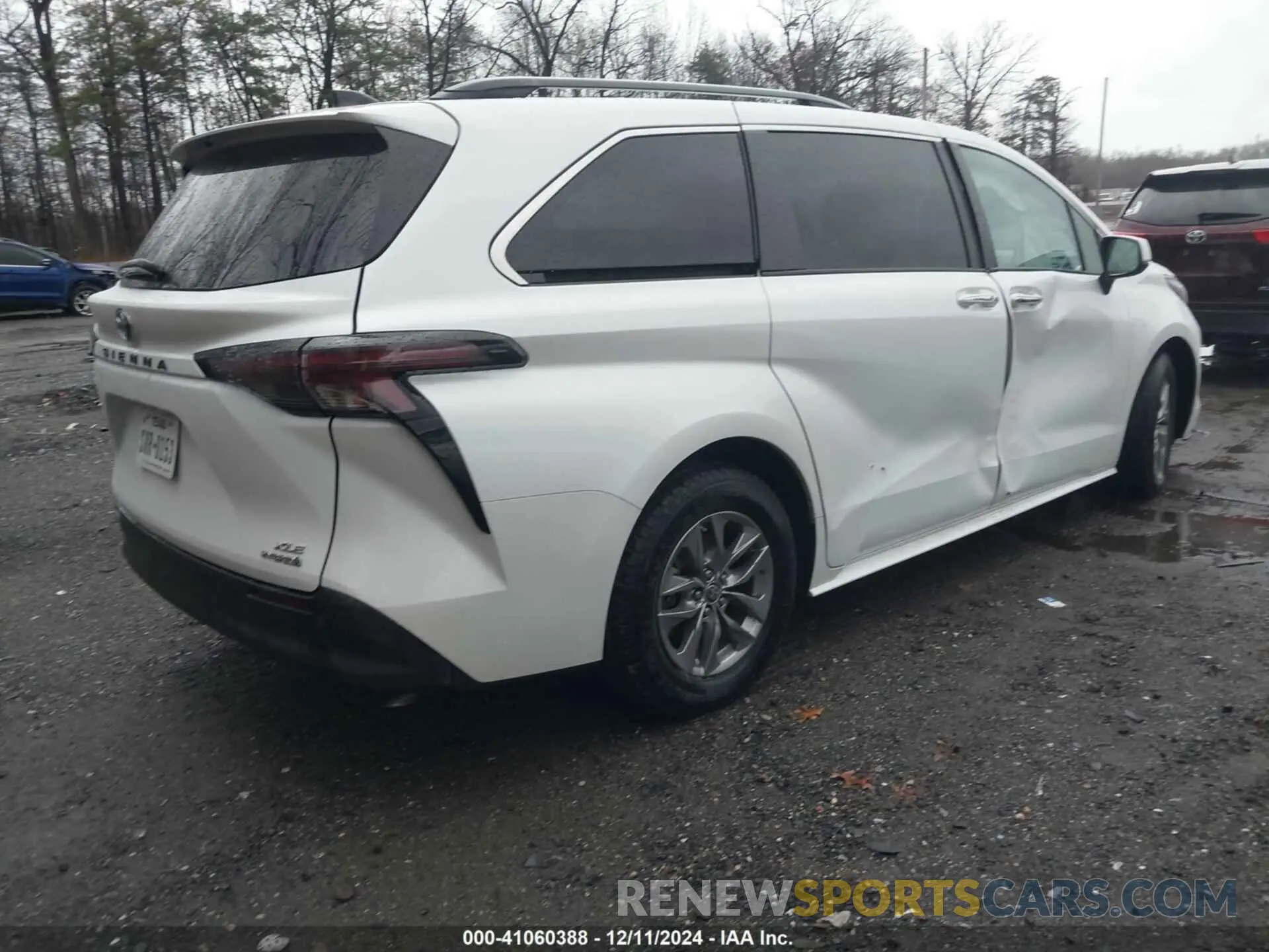 4 Photograph of a damaged car 5TDYRKEC7PS160987 TOYOTA SIENNA 2023