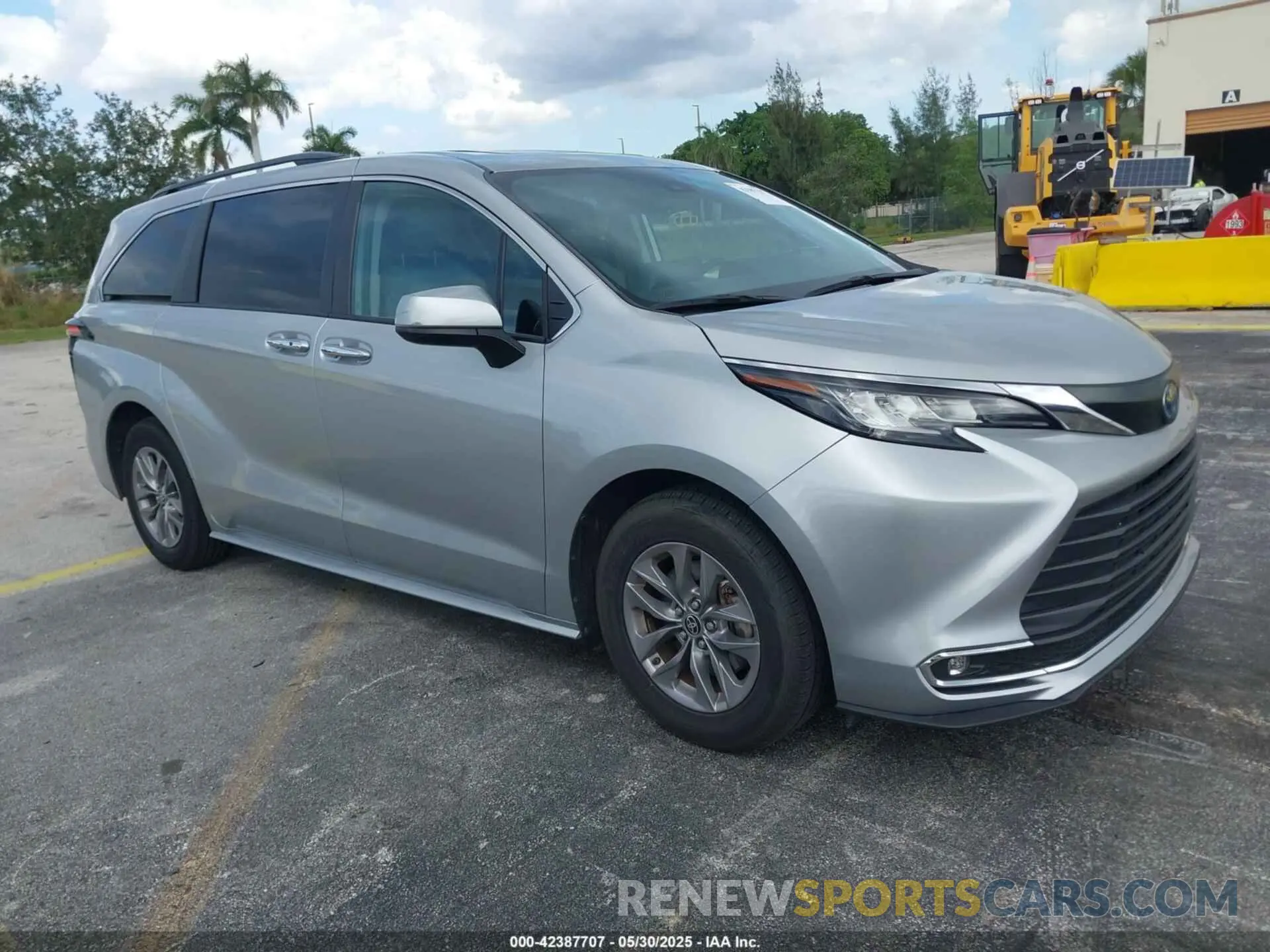 1 Photograph of a damaged car 5TDYRKEC9PS171845 TOYOTA SIENNA 2023