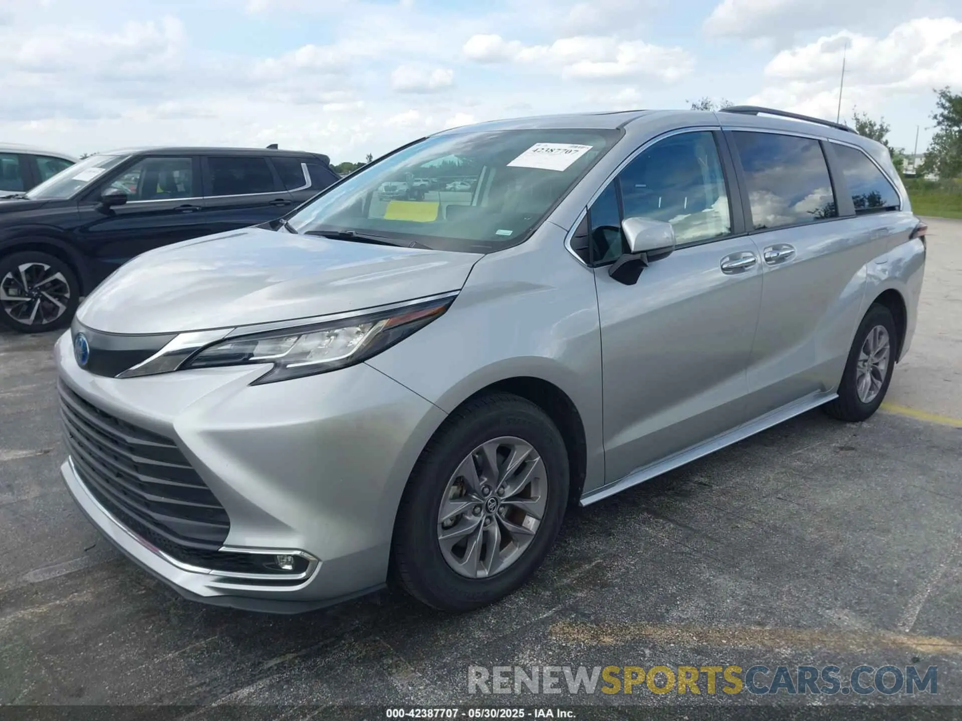 2 Photograph of a damaged car 5TDYRKEC9PS171845 TOYOTA SIENNA 2023