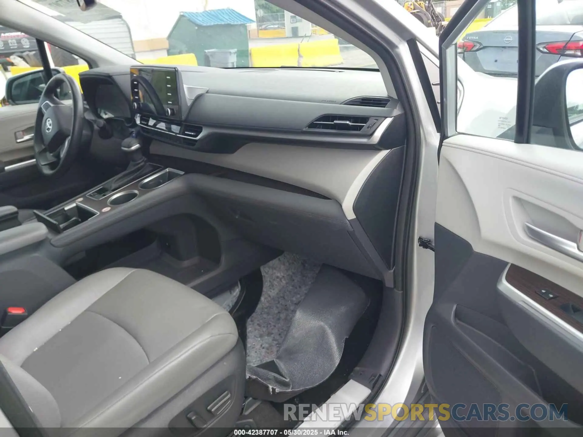 5 Photograph of a damaged car 5TDYRKEC9PS171845 TOYOTA SIENNA 2023