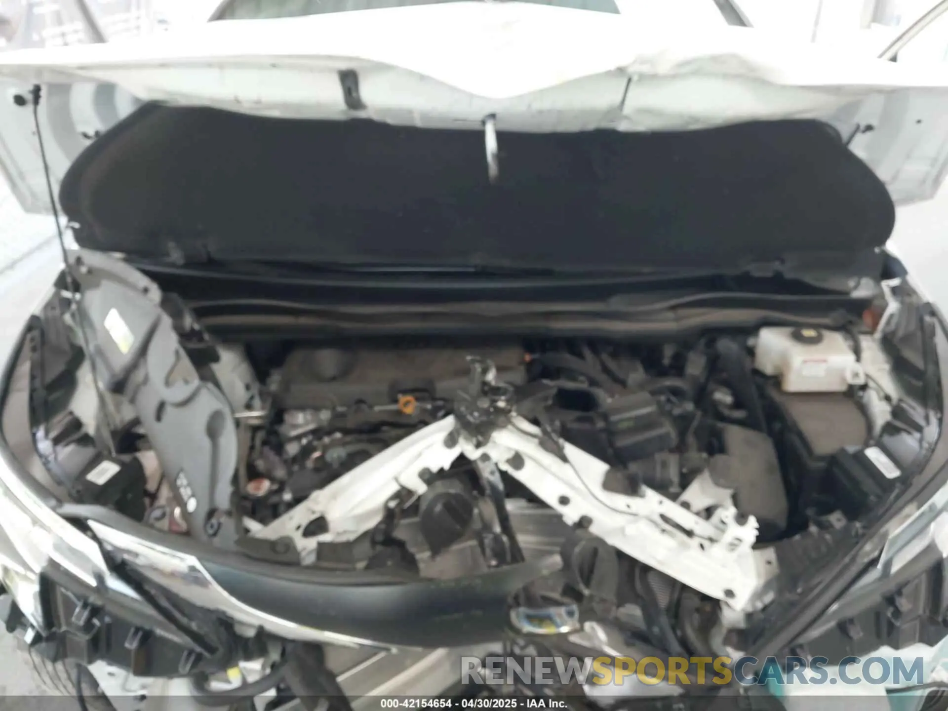 10 Photograph of a damaged car 5TDYRKEC9PS176415 TOYOTA SIENNA 2023