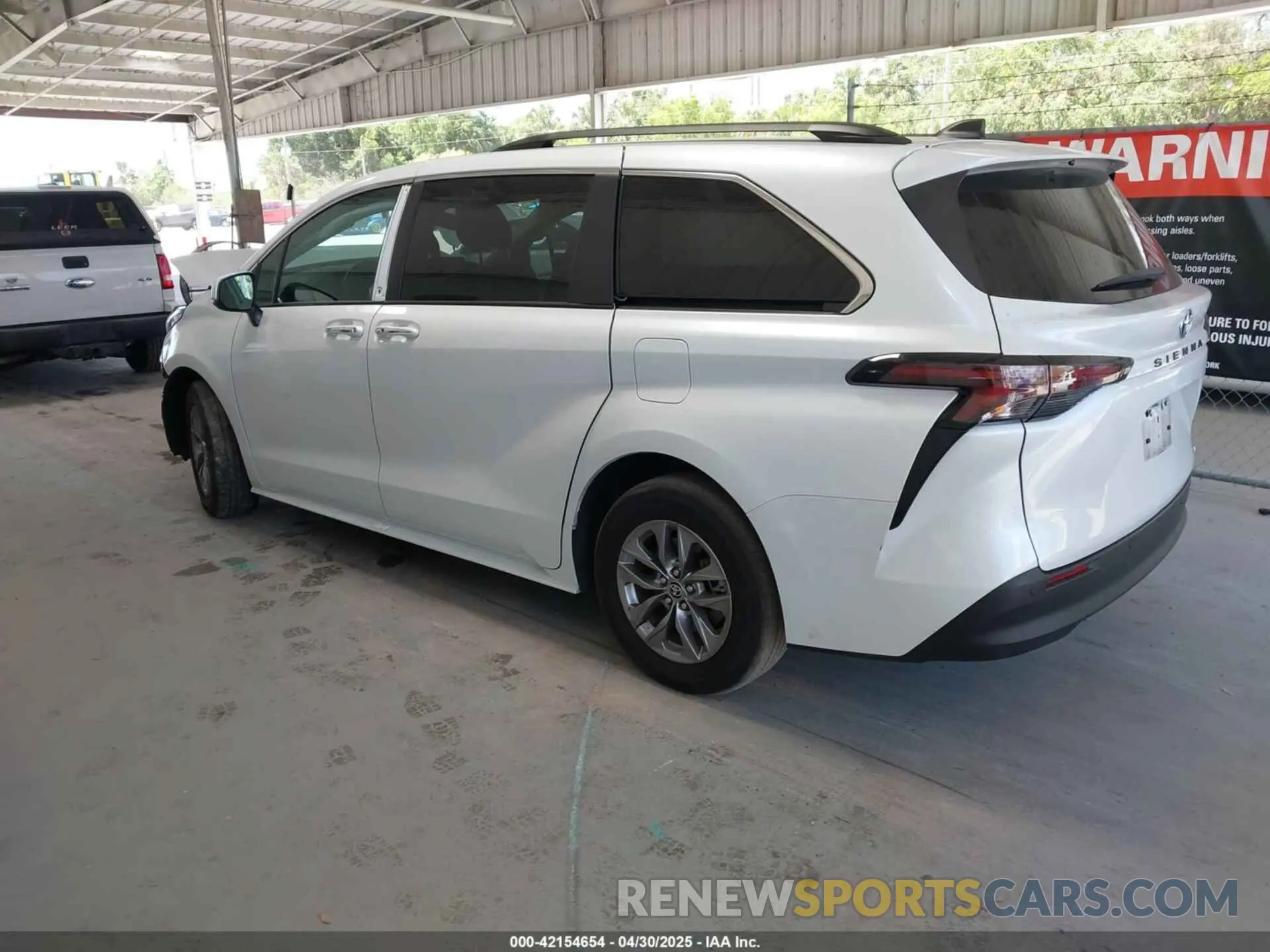 3 Photograph of a damaged car 5TDYRKEC9PS176415 TOYOTA SIENNA 2023