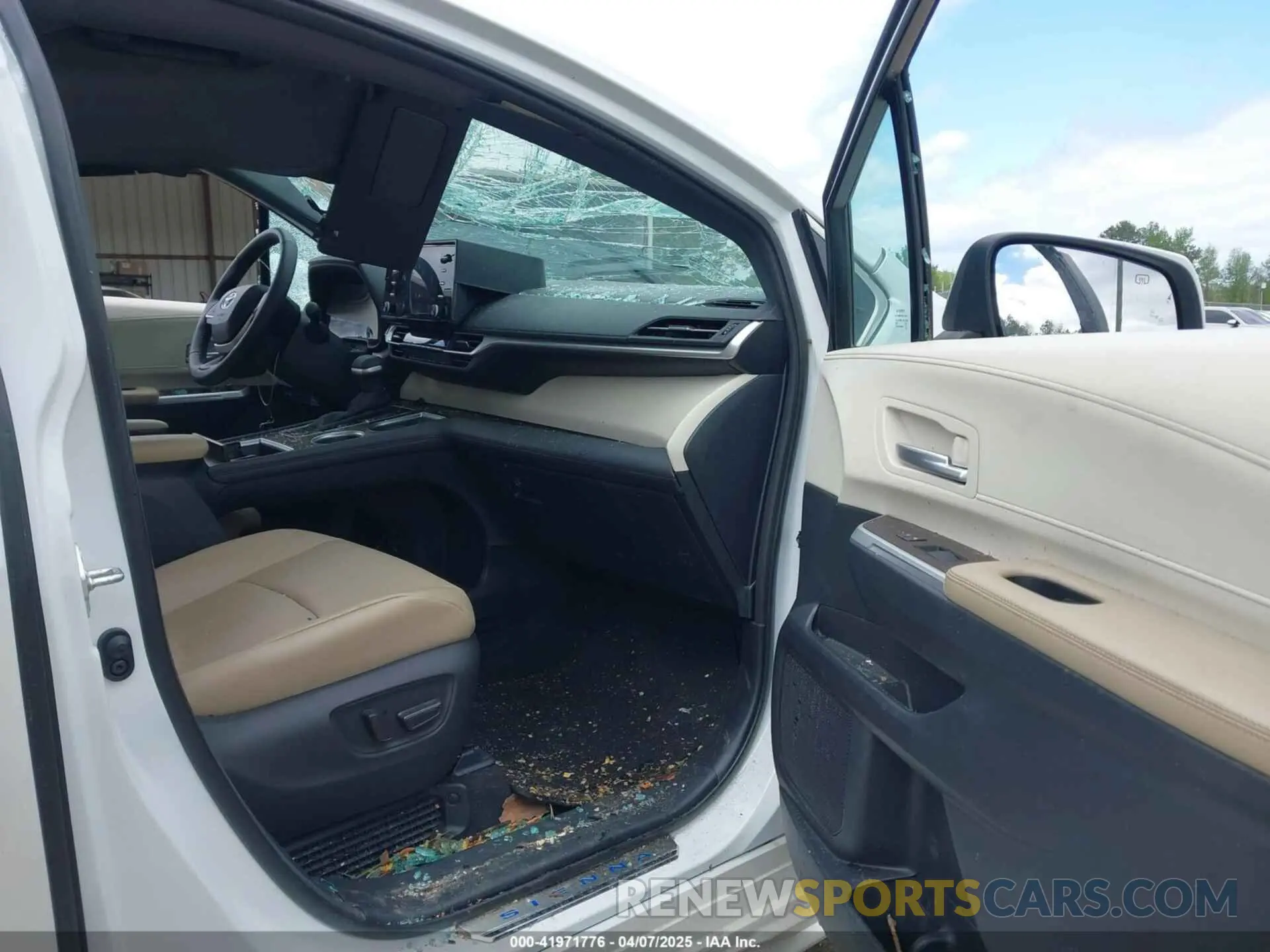 5 Photograph of a damaged car 5TDYRKECXPS153791 TOYOTA SIENNA 2023