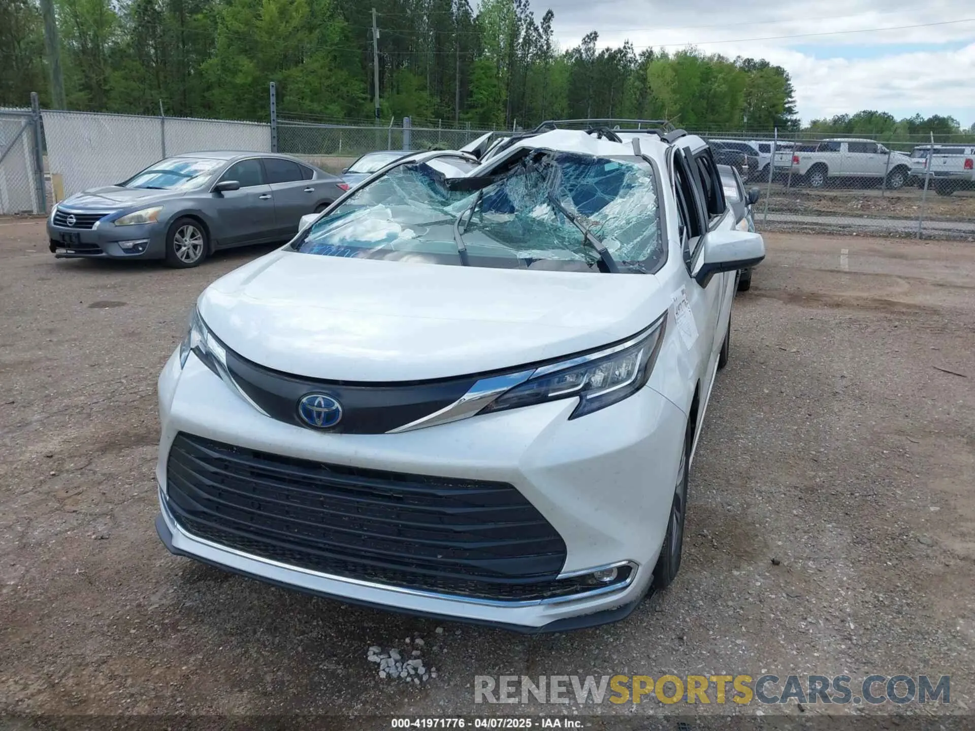 6 Photograph of a damaged car 5TDYRKECXPS153791 TOYOTA SIENNA 2023