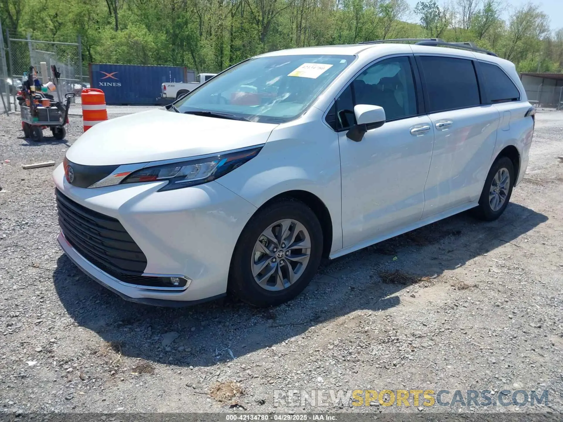 2 Photograph of a damaged car 5TDYSKFC3PS075938 TOYOTA SIENNA 2023