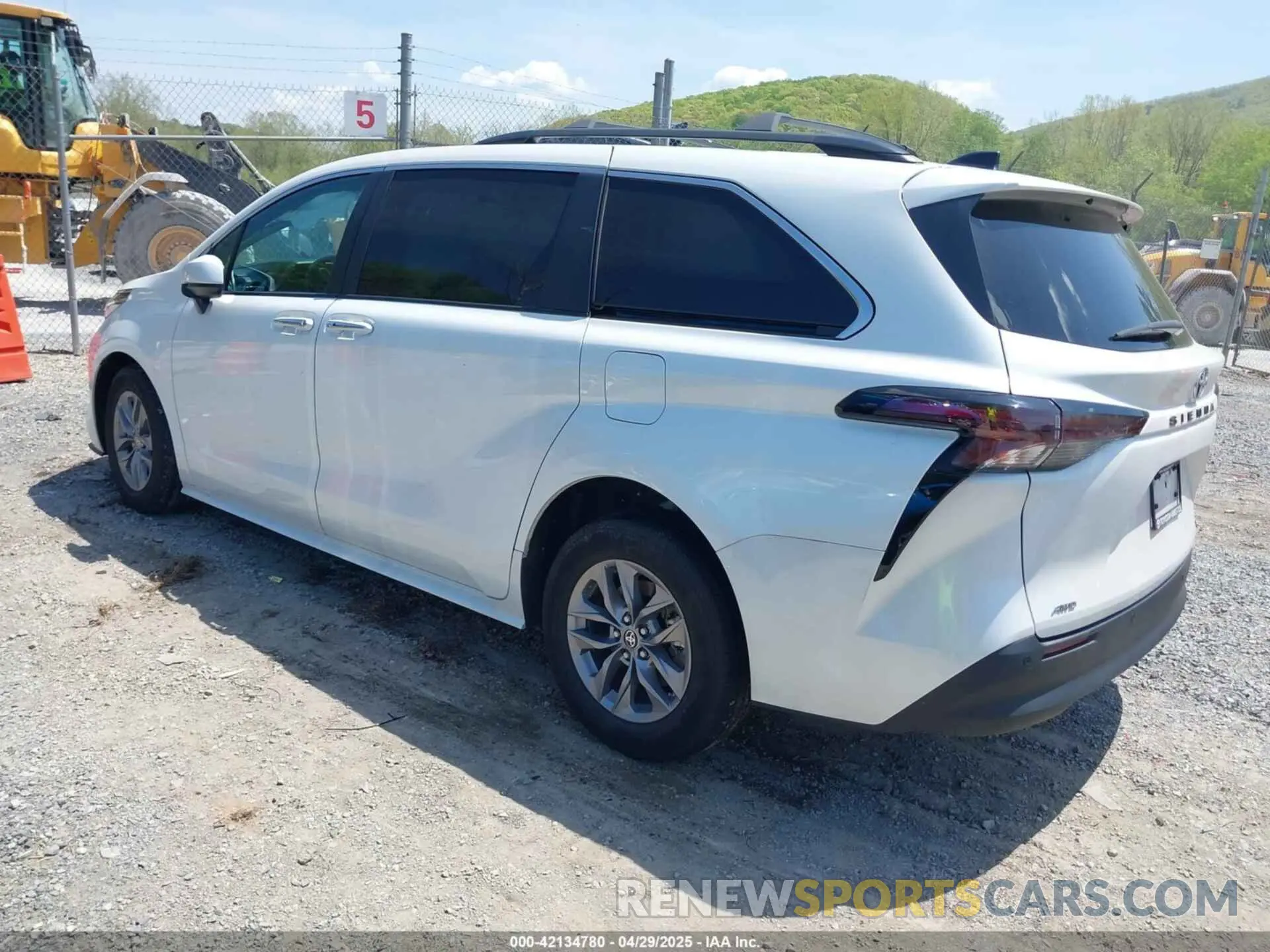 3 Photograph of a damaged car 5TDYSKFC3PS075938 TOYOTA SIENNA 2023