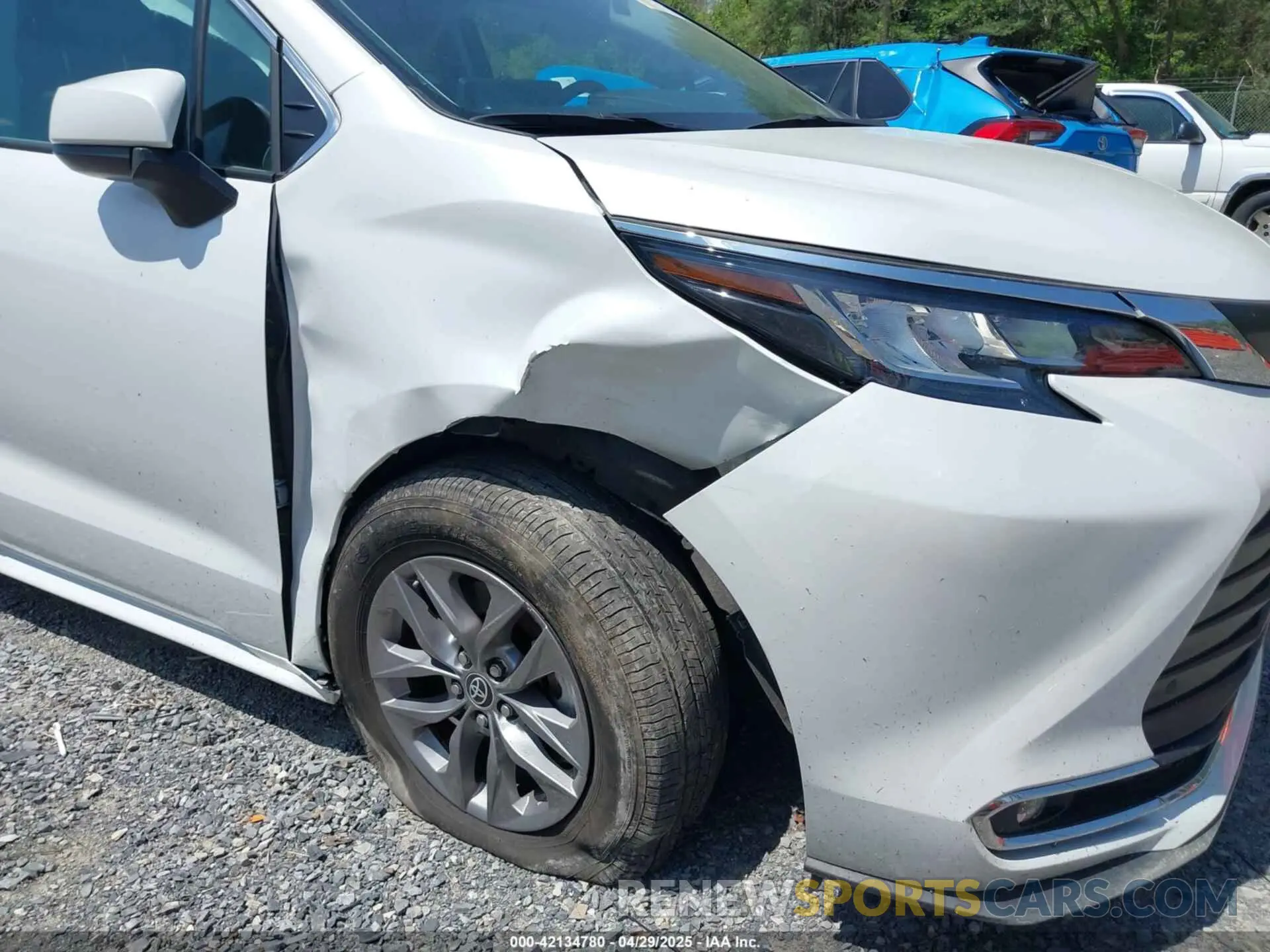 6 Photograph of a damaged car 5TDYSKFC3PS075938 TOYOTA SIENNA 2023