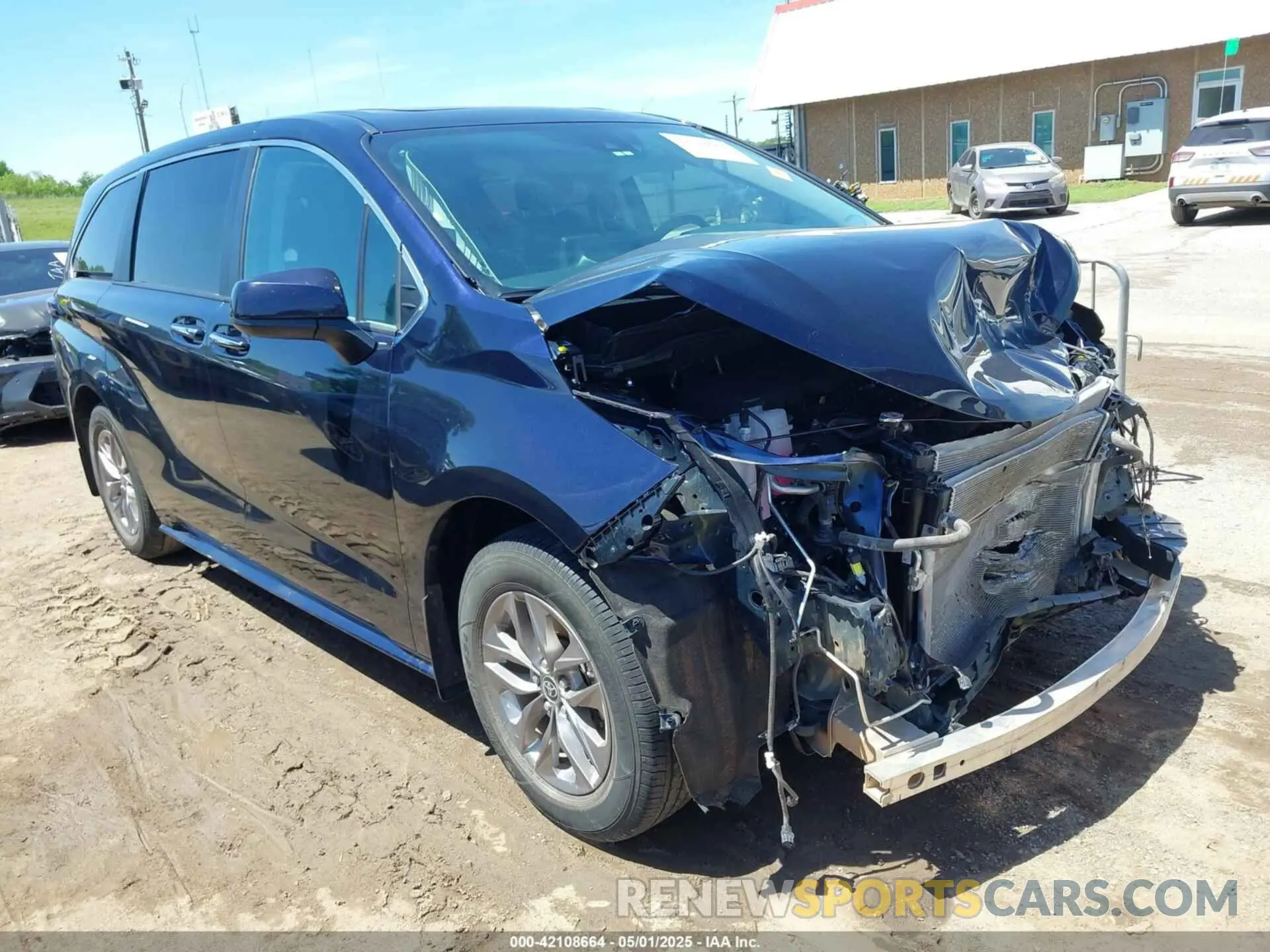 1 Photograph of a damaged car 5TDYSKFC6PS081443 TOYOTA SIENNA 2023