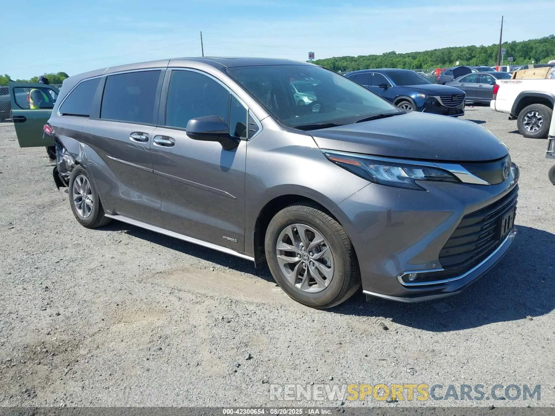 1 Photograph of a damaged car 5TDYSKFC8PS083887 TOYOTA SIENNA 2023