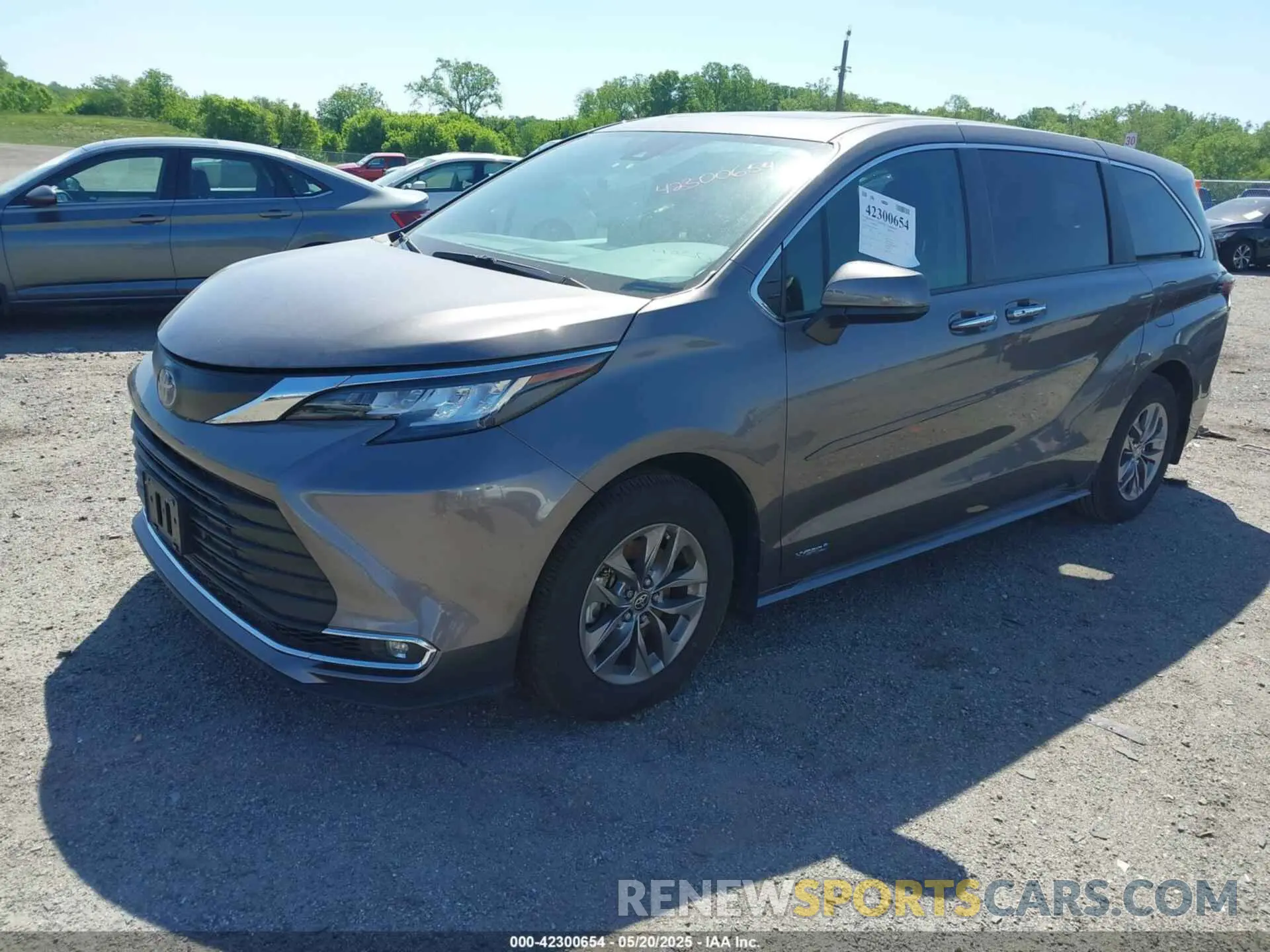 2 Photograph of a damaged car 5TDYSKFC8PS083887 TOYOTA SIENNA 2023