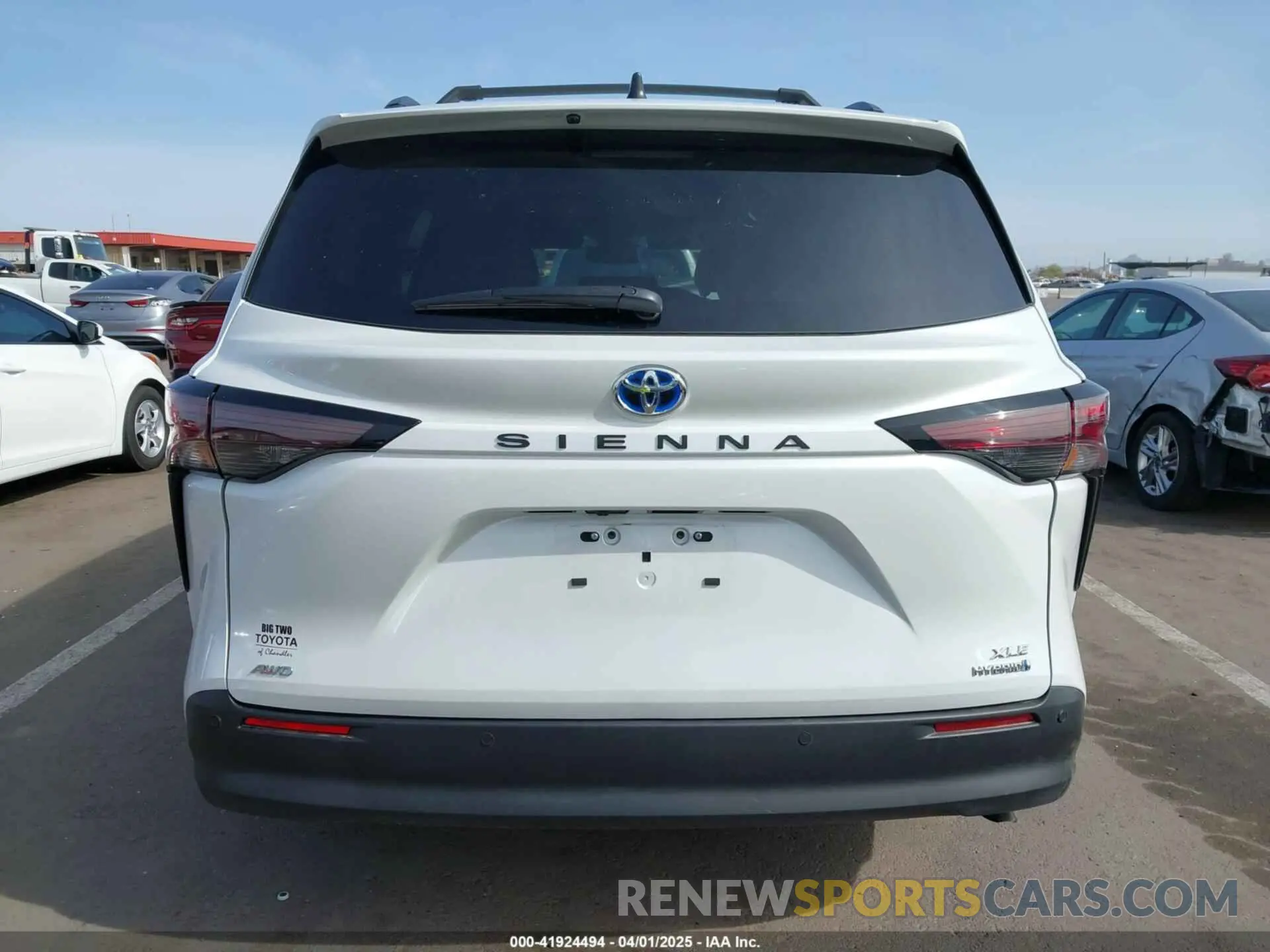 16 Photograph of a damaged car 5TDYSKFC8PS107895 TOYOTA SIENNA 2023