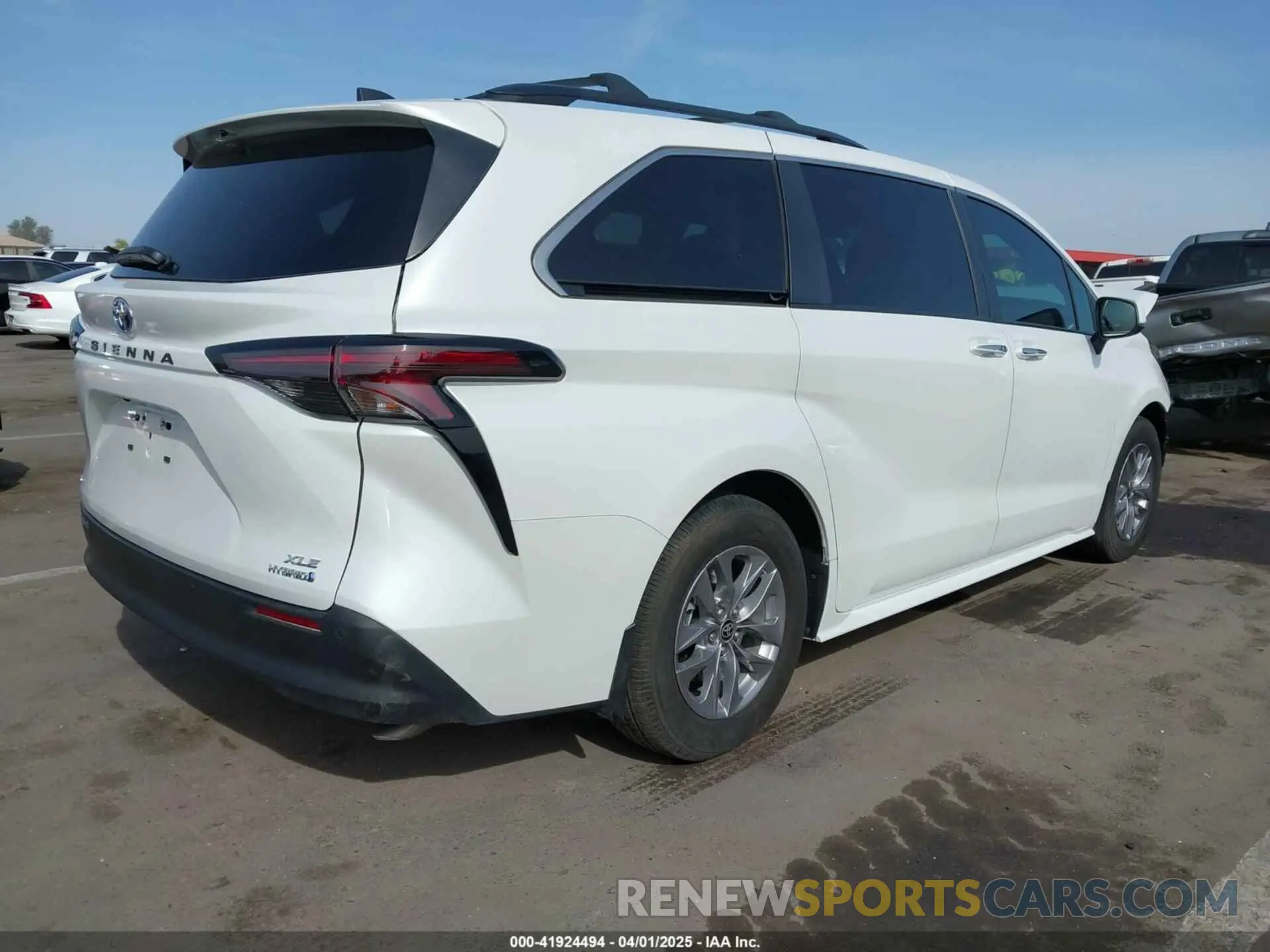4 Photograph of a damaged car 5TDYSKFC8PS107895 TOYOTA SIENNA 2023